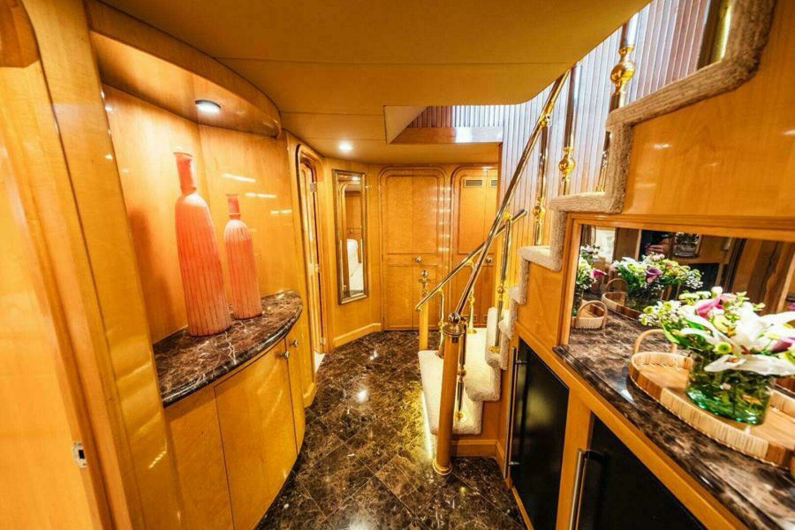 1995 Hatteras Flybridge Motor Yacht - Image 22
