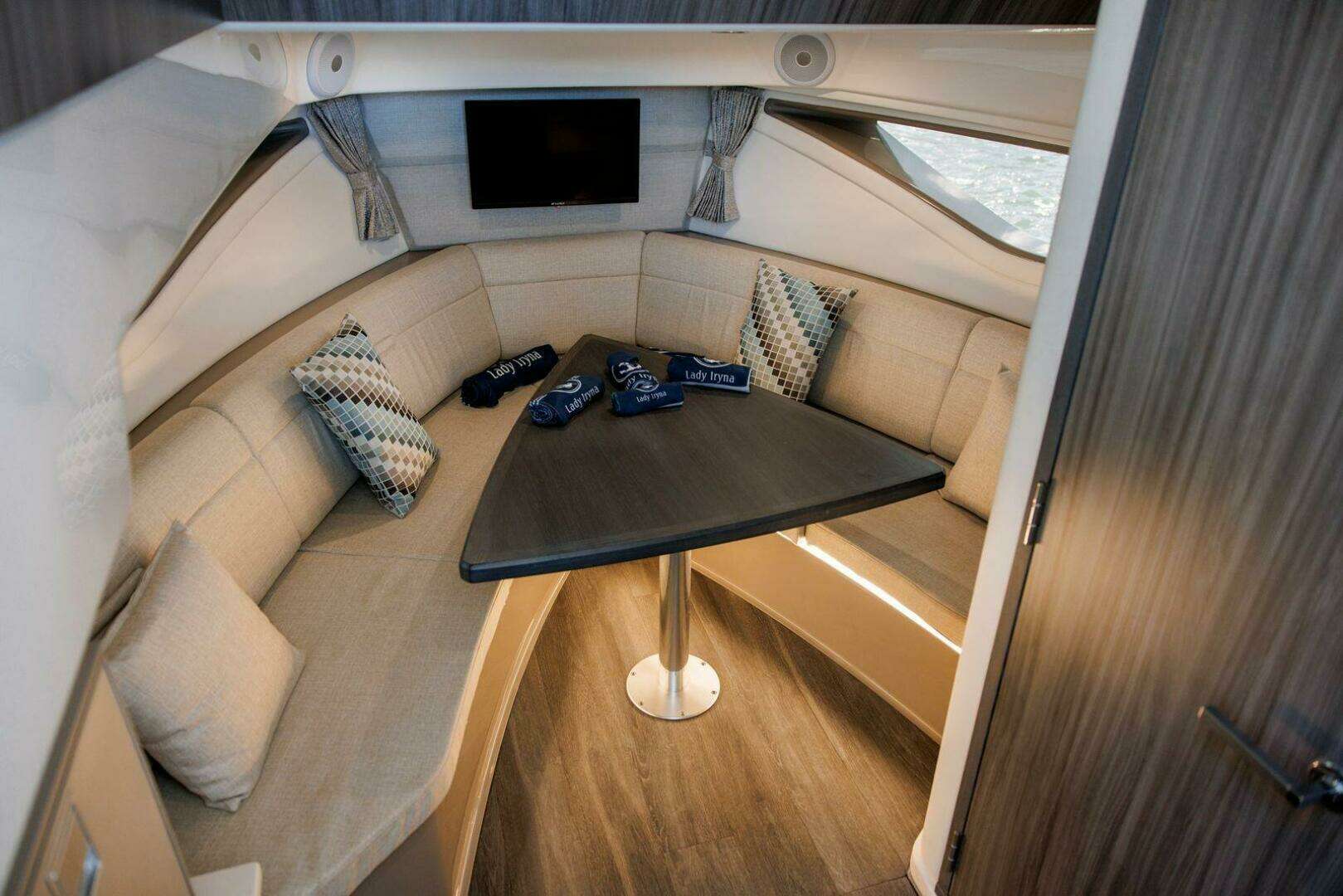 2022 Sea Ray 320 Sundancer OB - Image 12