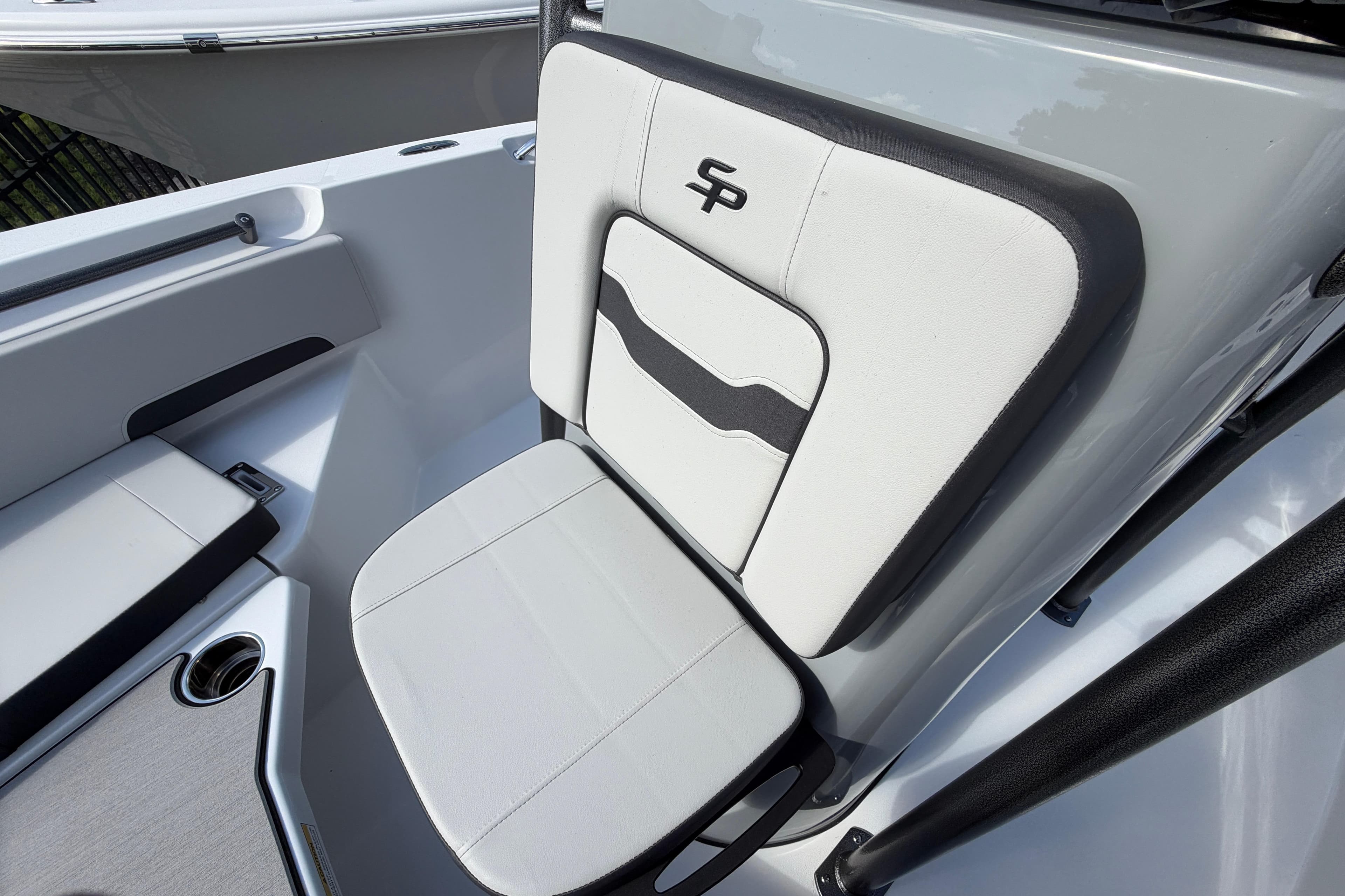 2026 Sea Pro 225FLX Sandbar boat seat with sleek white and black design.