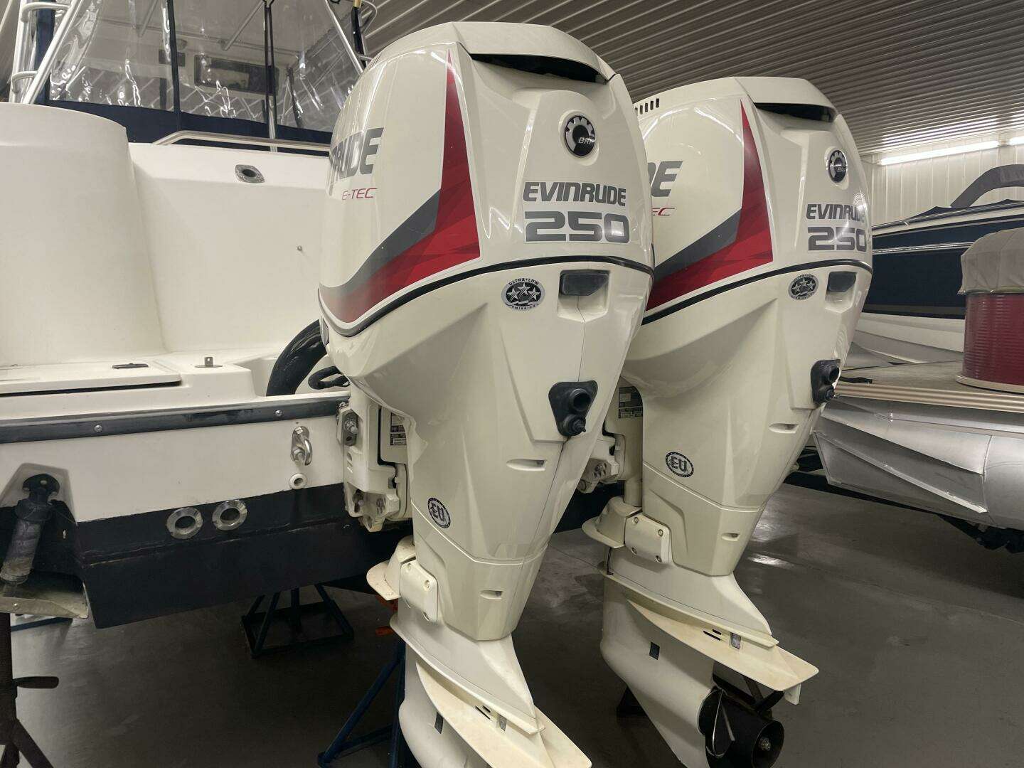 2000 Boston Whaler 280 Conquest - Image 6