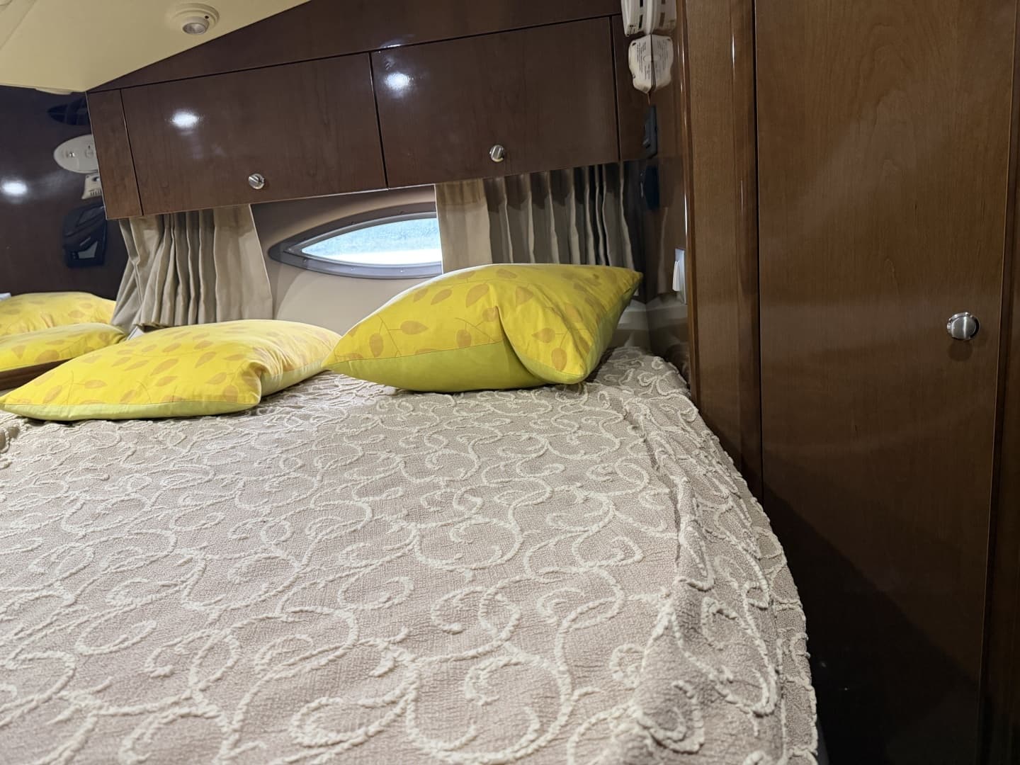 2008 Carver 47MY - Image 25