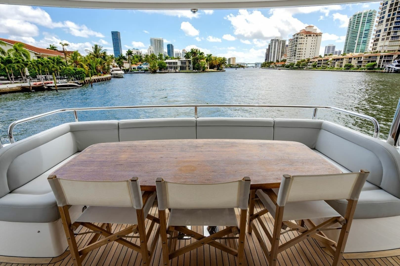 2019 Sunseeker 95 Motor Yacht - Image 16
