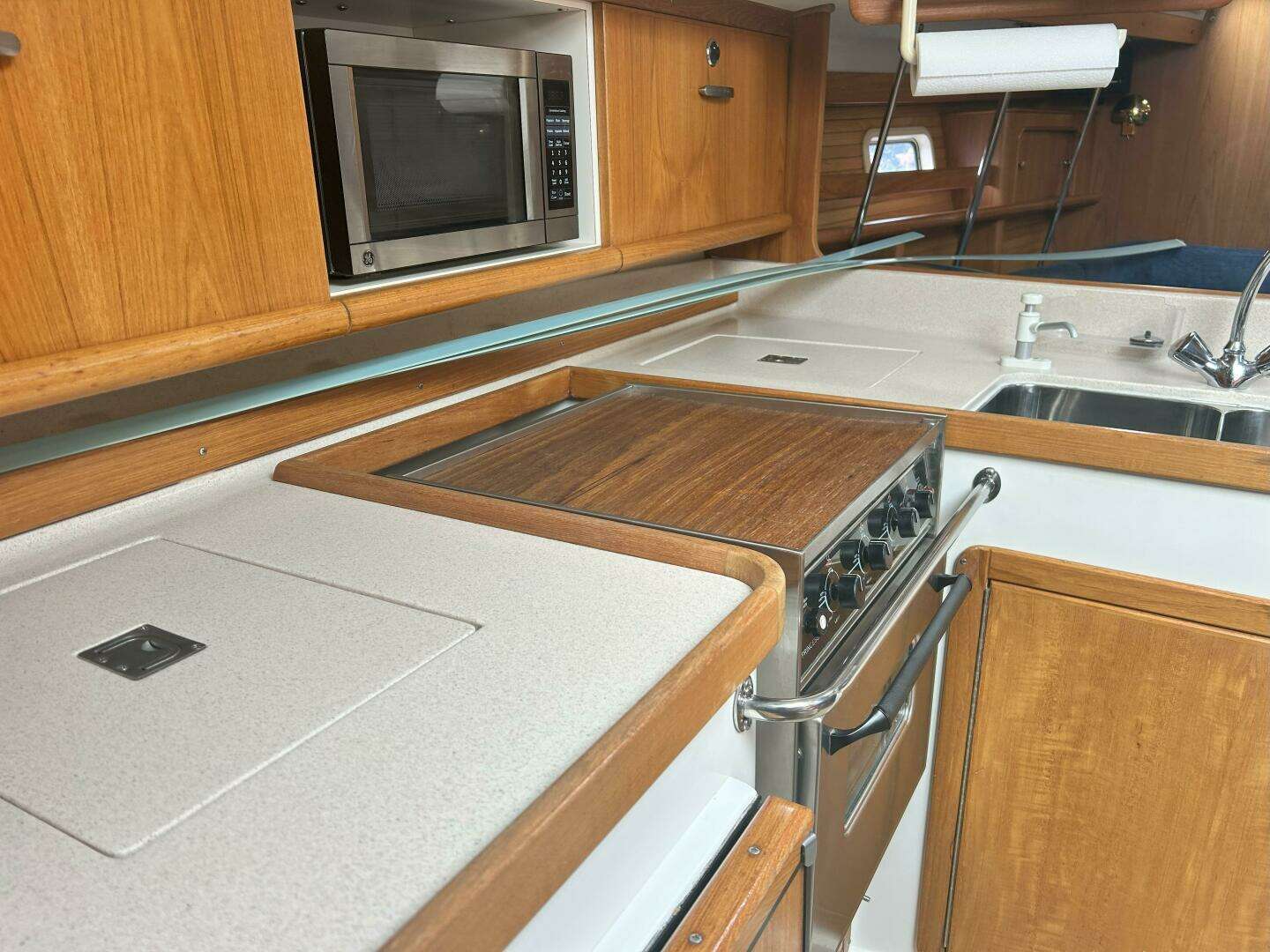 1999 Catalina 380 - Image 16