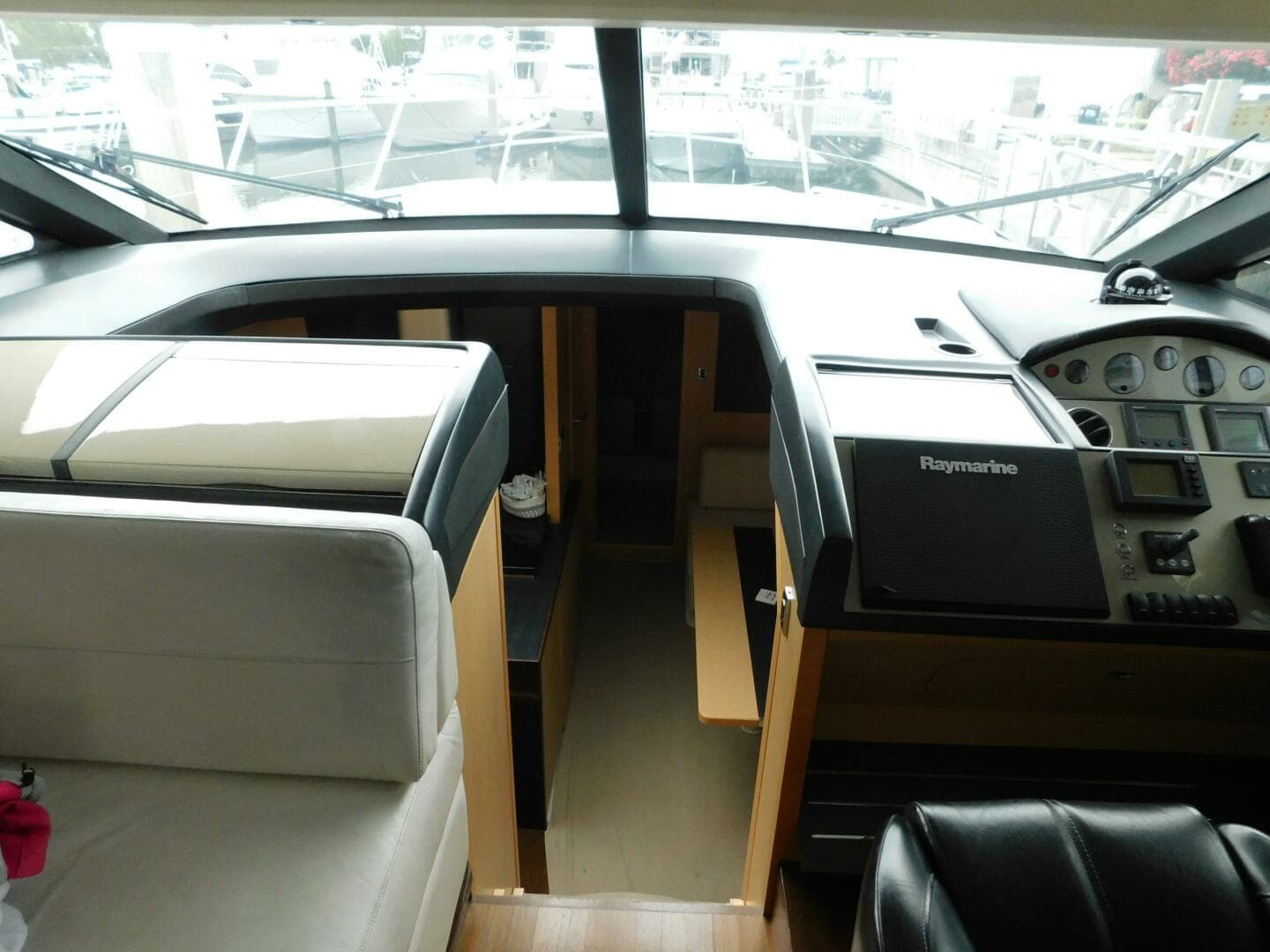 2011 Princess V52 - Image 18