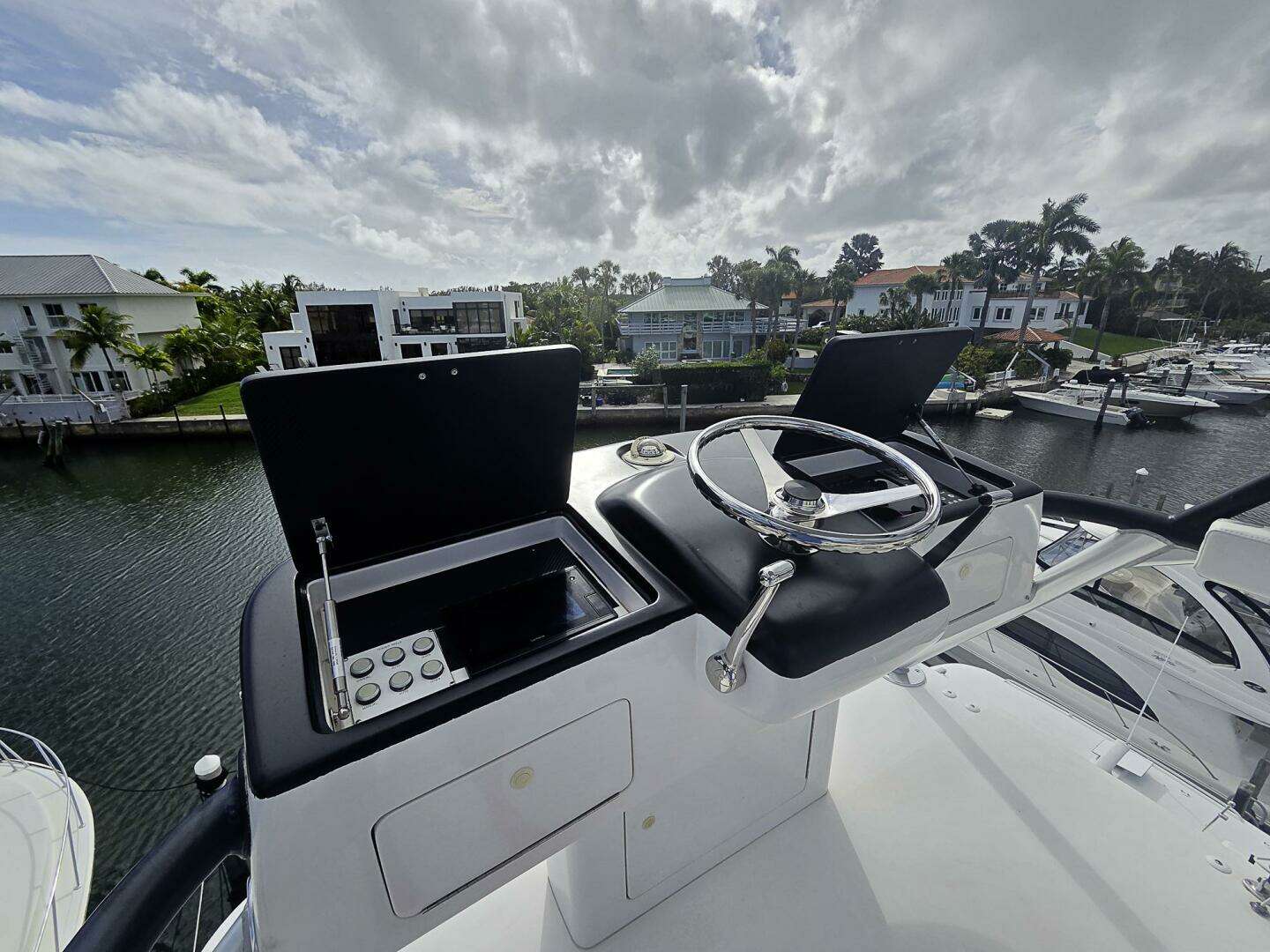 2007 Viking 64 Convertible - Image 52