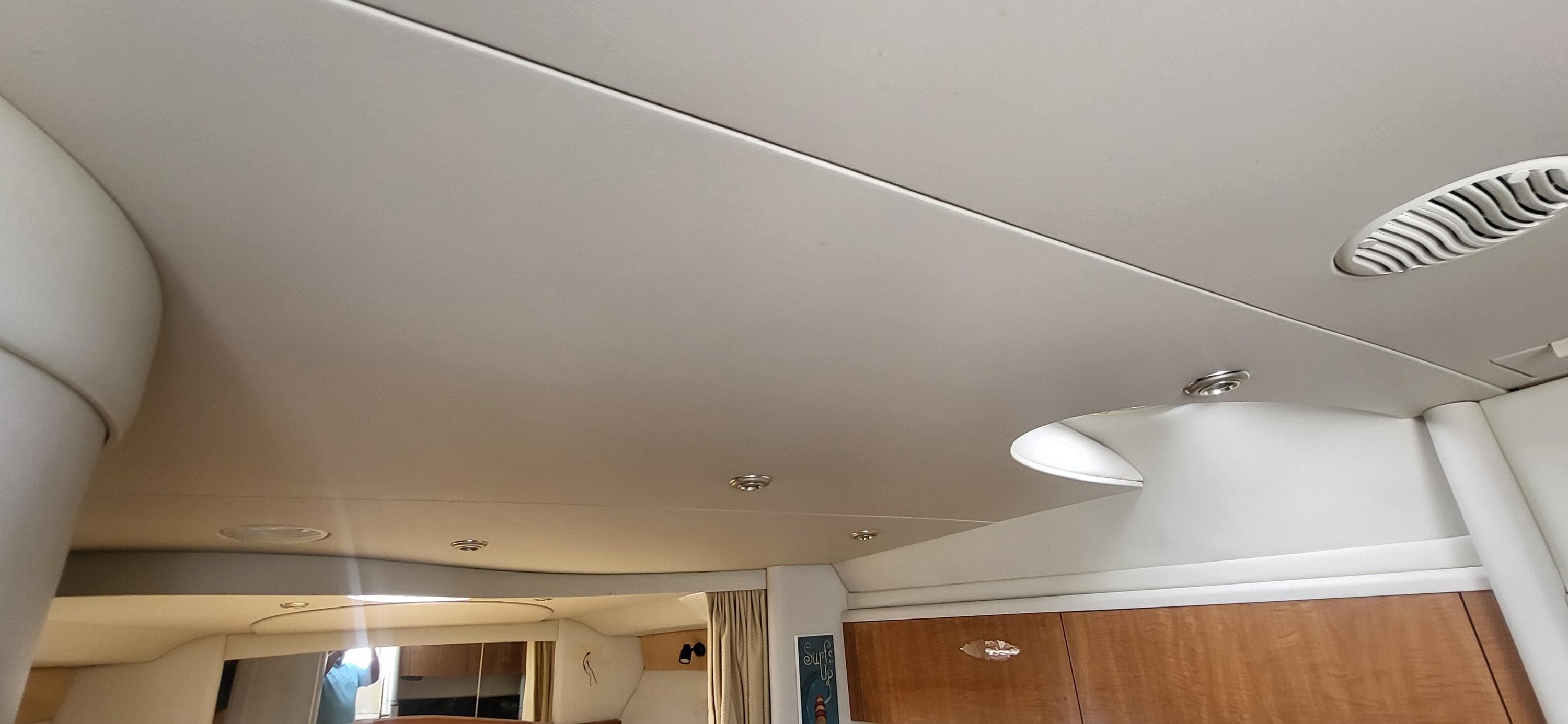 Interior ceiling of a 2002 Maxum 3500 SCR boat, featuring lighting and ventilation.