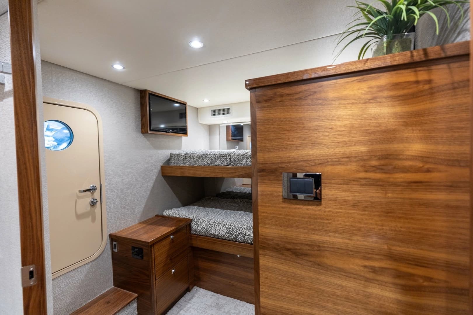 2023 Viking 72 Convertible - Image 58