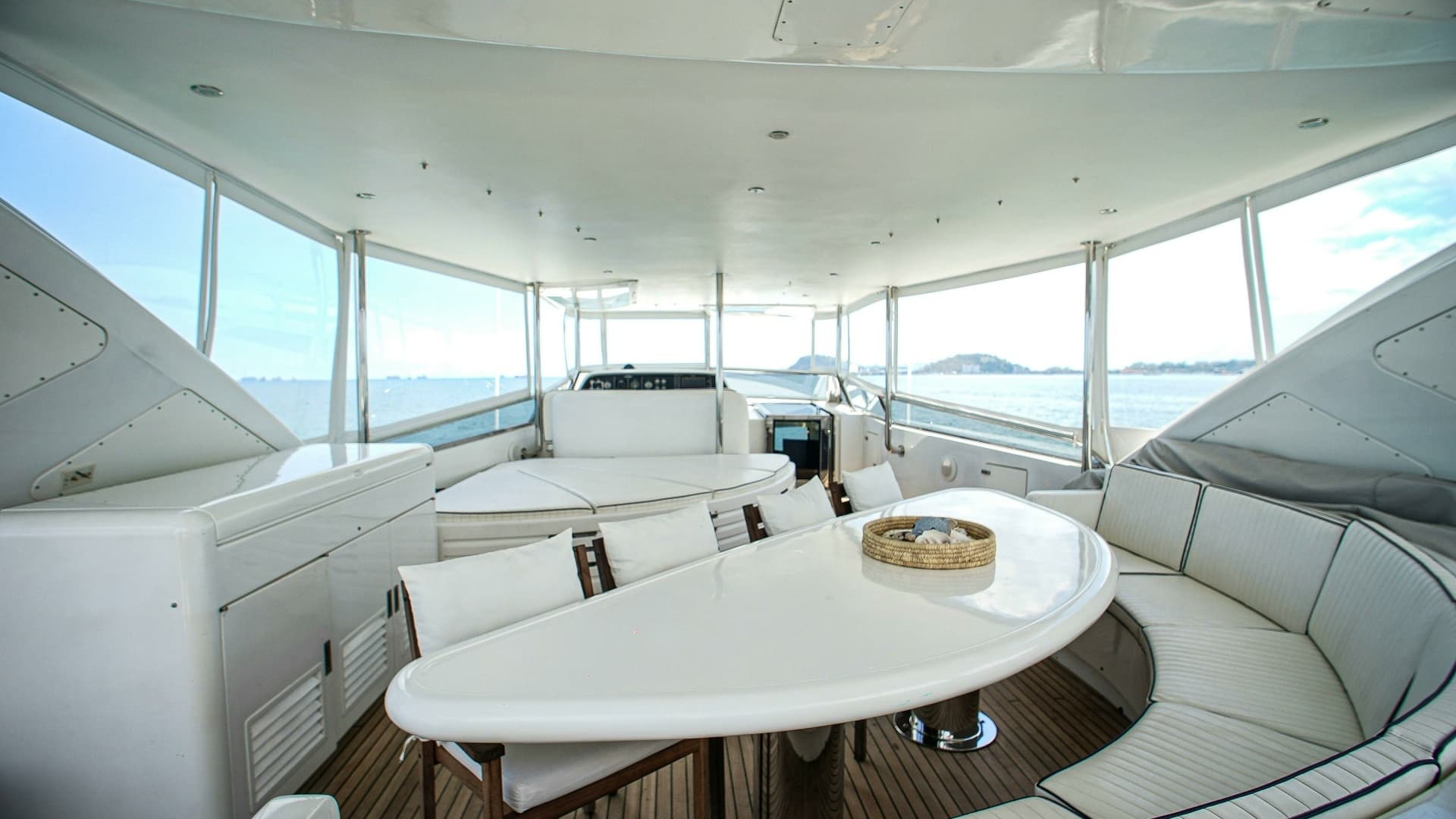 2005 Falcon Falcon 102 Flybridge - Image 3
