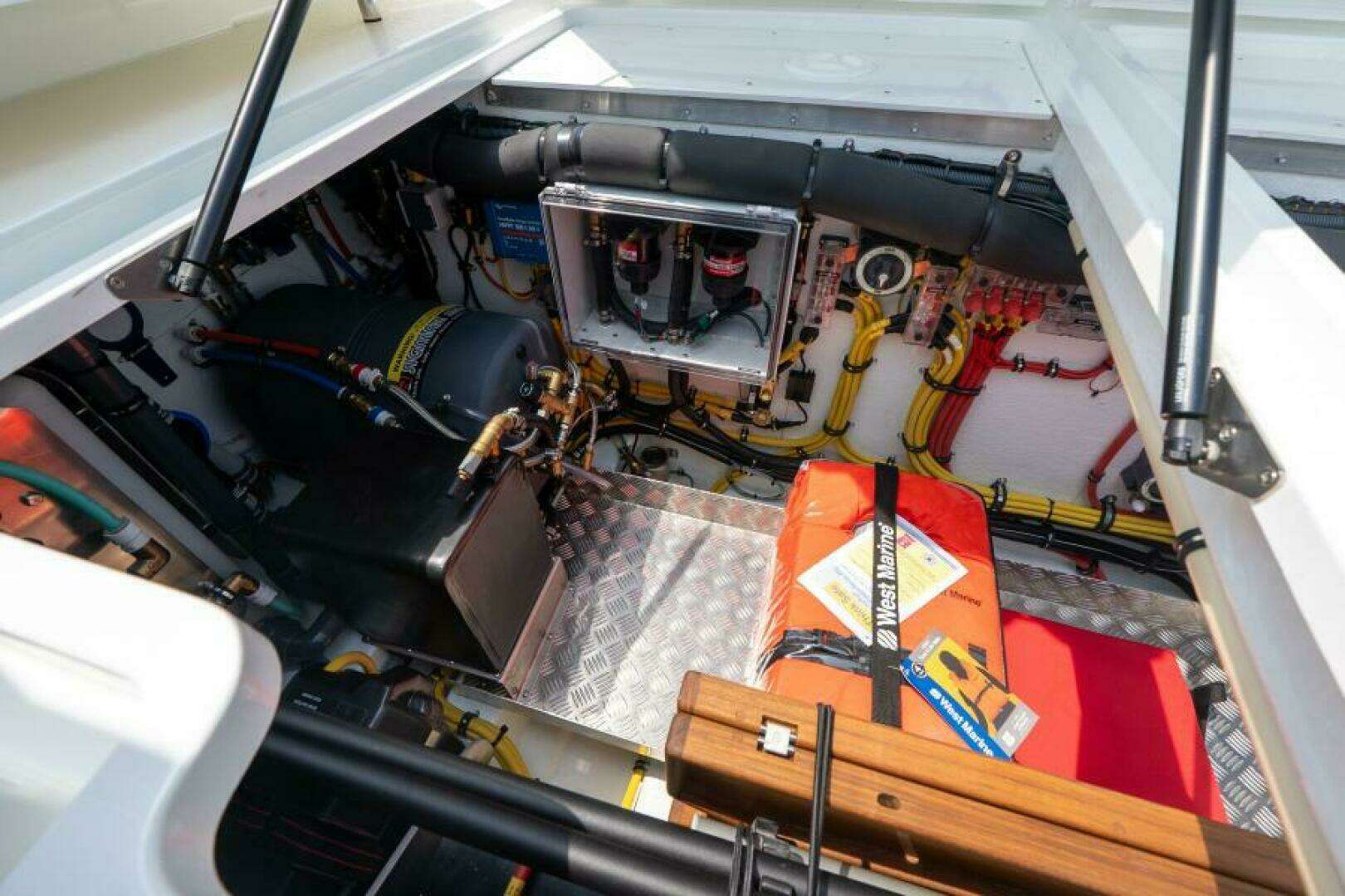 2027 Targa 32 - Image 17