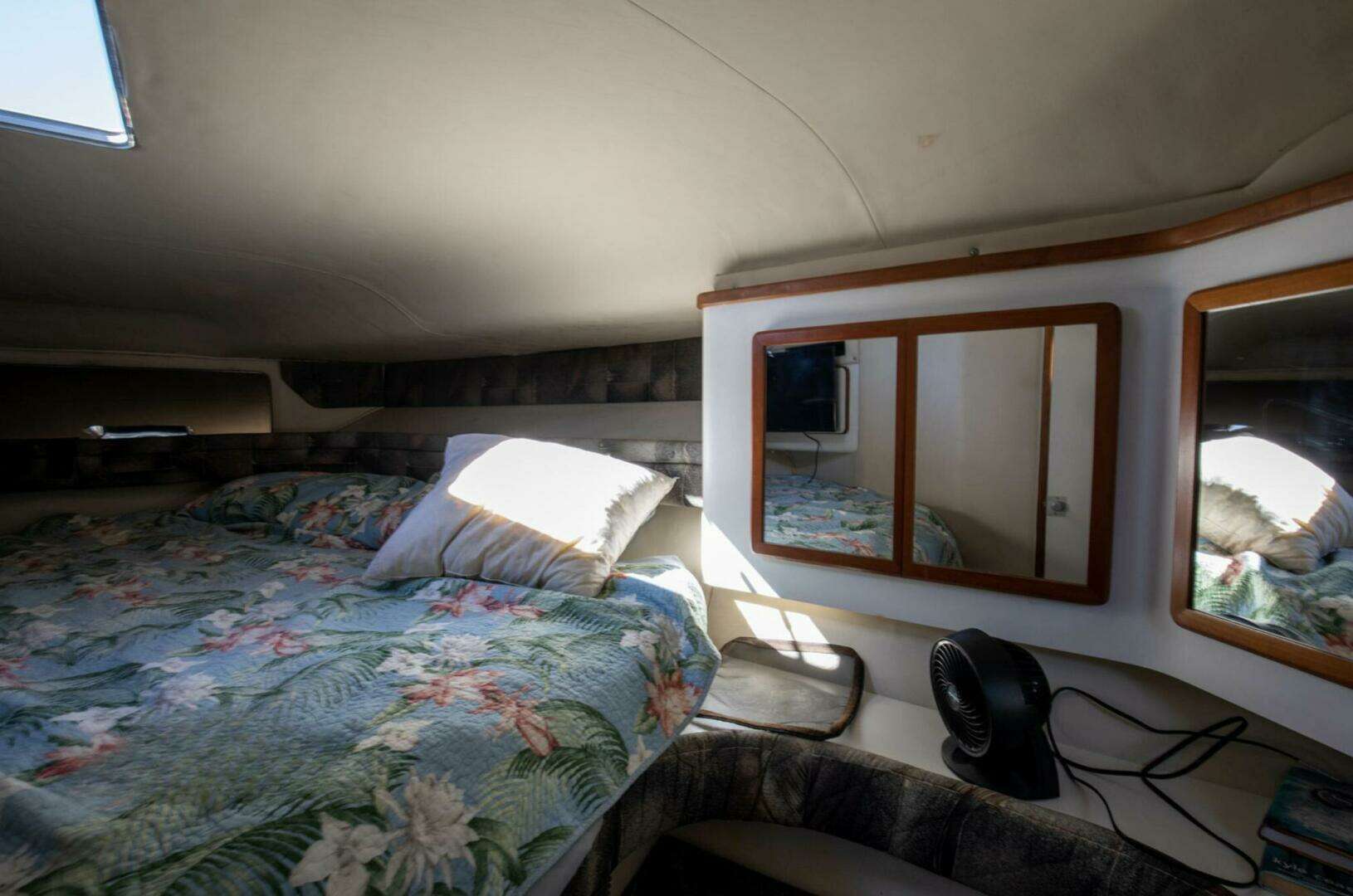 1990 Sea Ray 420 Sundancer - Image 30