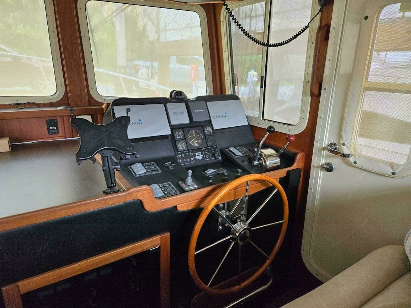 2003 American Tug 34 - Image 10