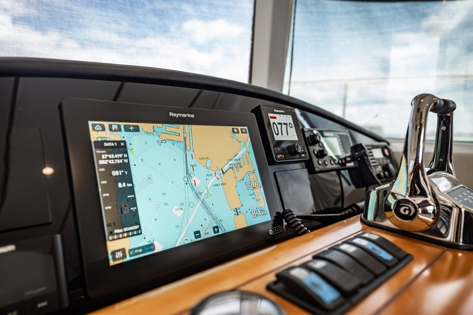 2005 Lagoon Power 43 - Image 27