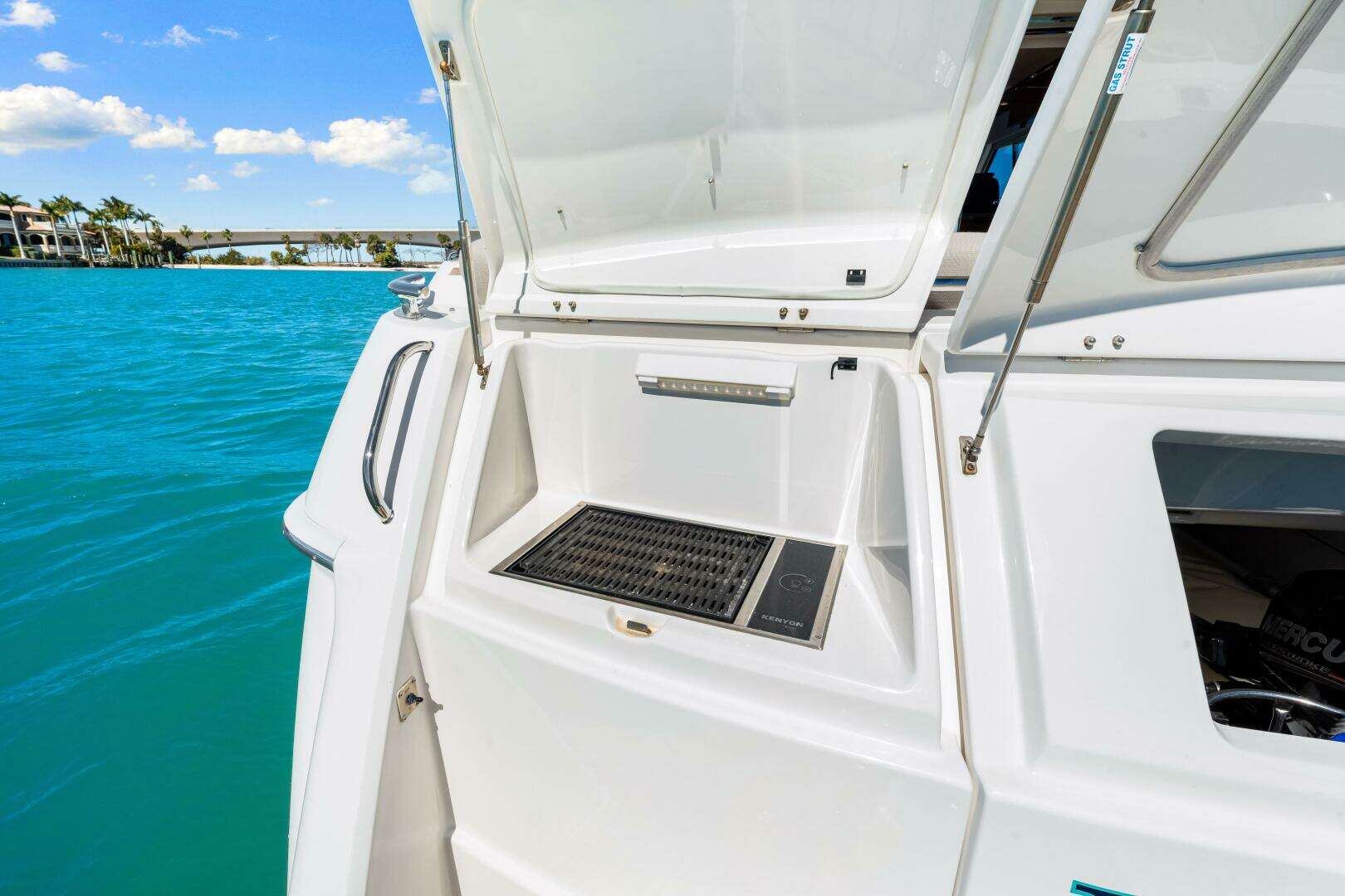 2016 Riviera 5000 Sport Yacht - Image 38