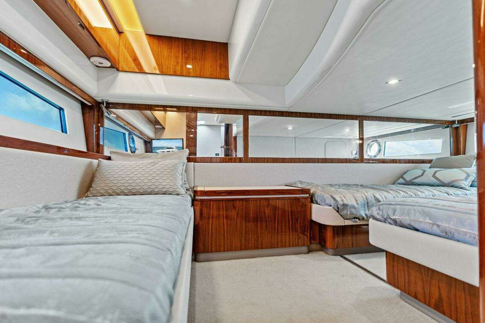 2018 Riviera 4800 Sport Yacht - Image 29