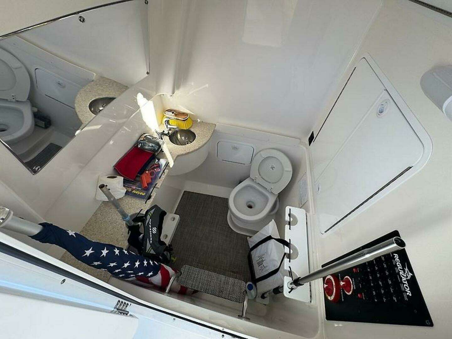 2022 Regulator 31 FS - Image 20