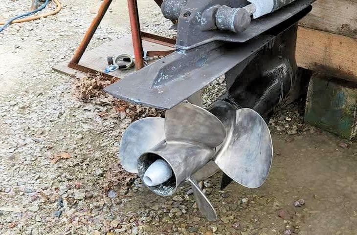 Propeller of a 2003 Sea Ray 260 Sundancer boat on gravel surface.