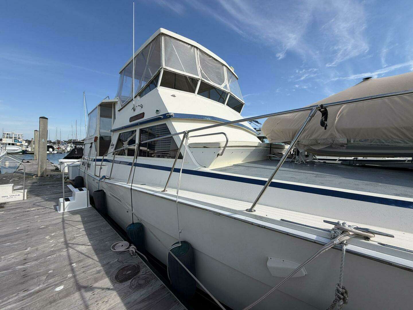 1987 Viking 44 Motor Yacht - Image 6