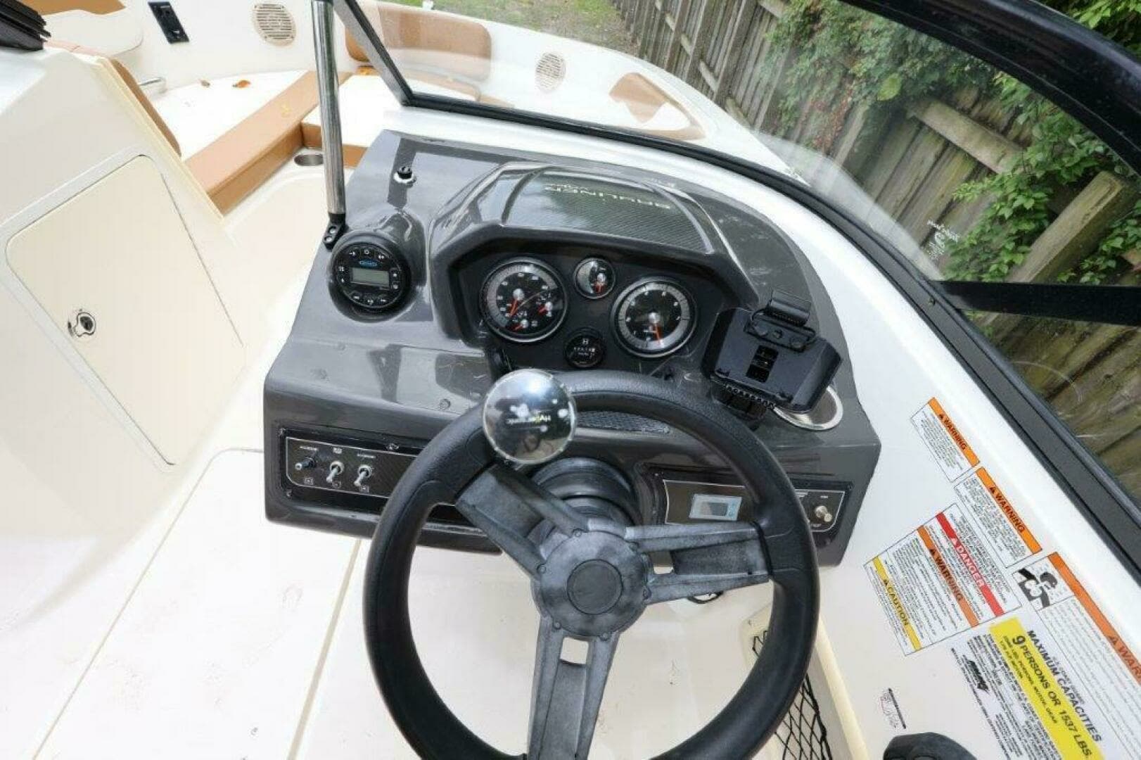 2019 Bayliner VR5 Bowrider OB - Image 9