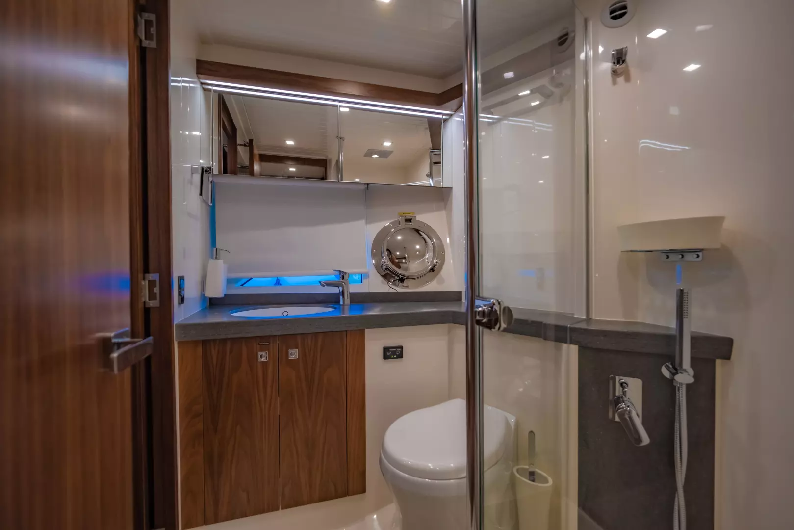 2019 Riviera 68 Sport Motor Yacht - Image 11