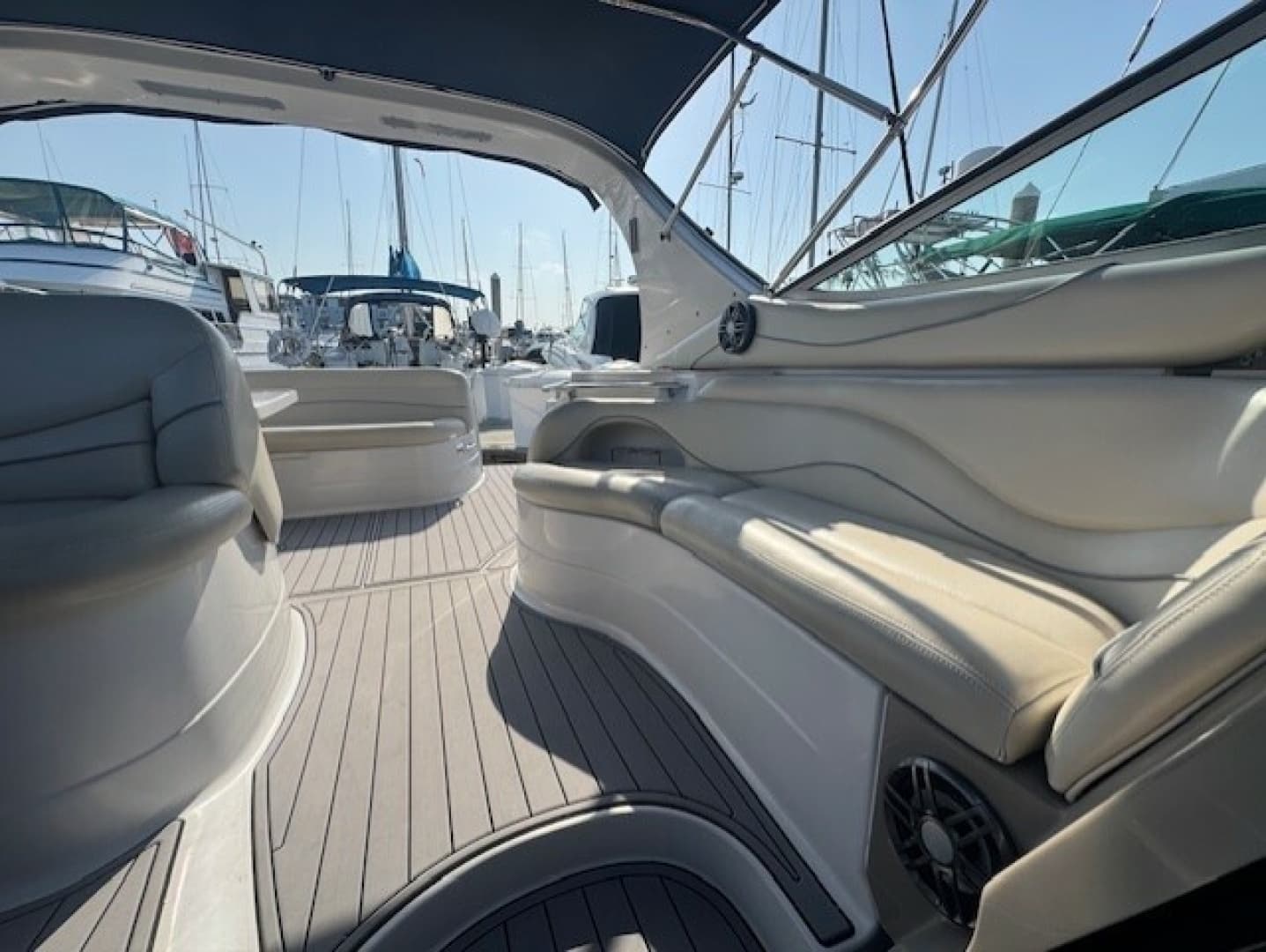 2006 Larson 370 Cabrio - Image 15