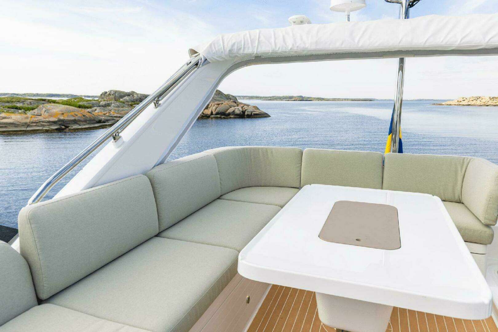 2025 Nimbus 495 Flybridge - Image 12