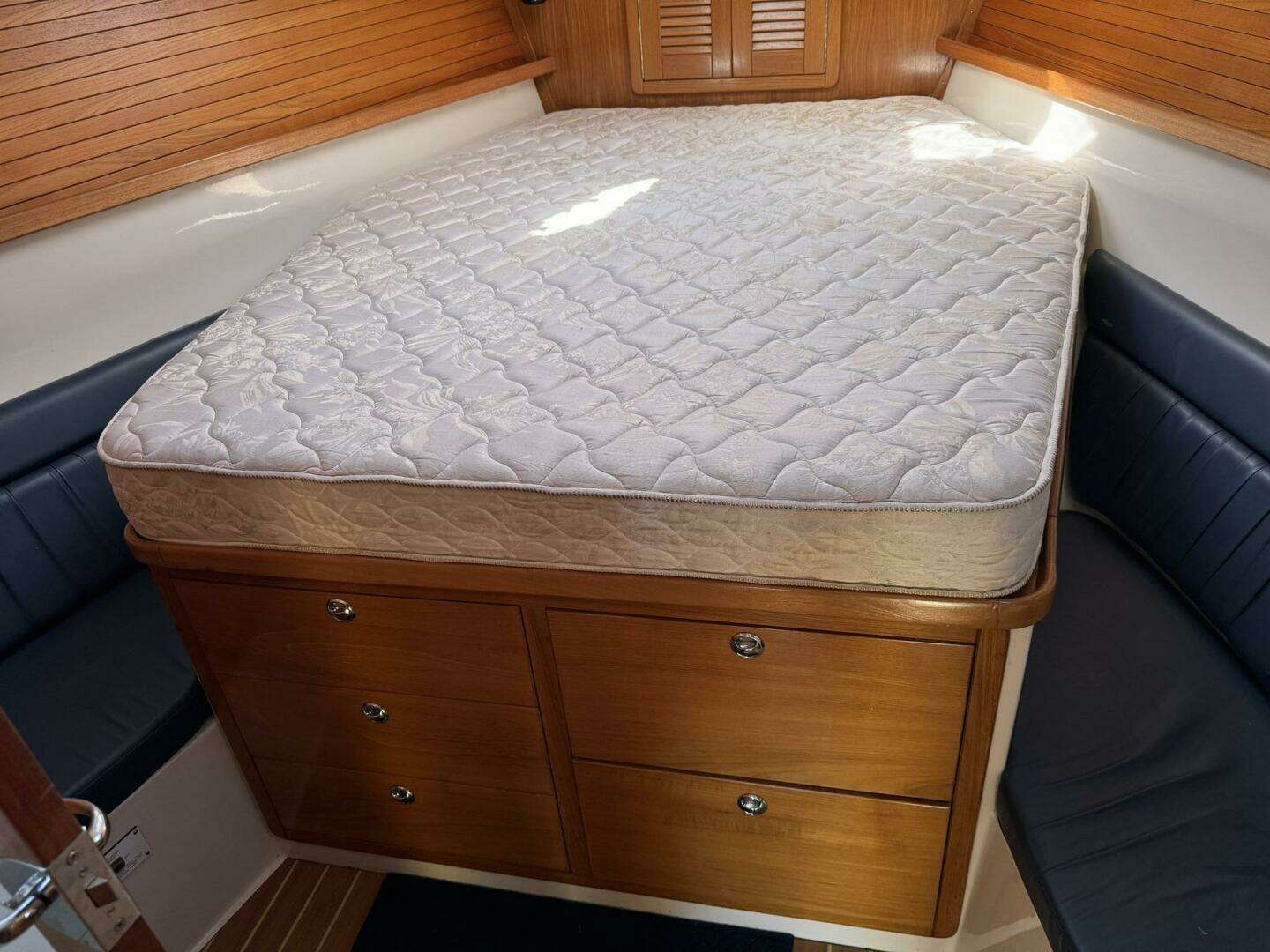 2004 Catalina MK II - Image 43