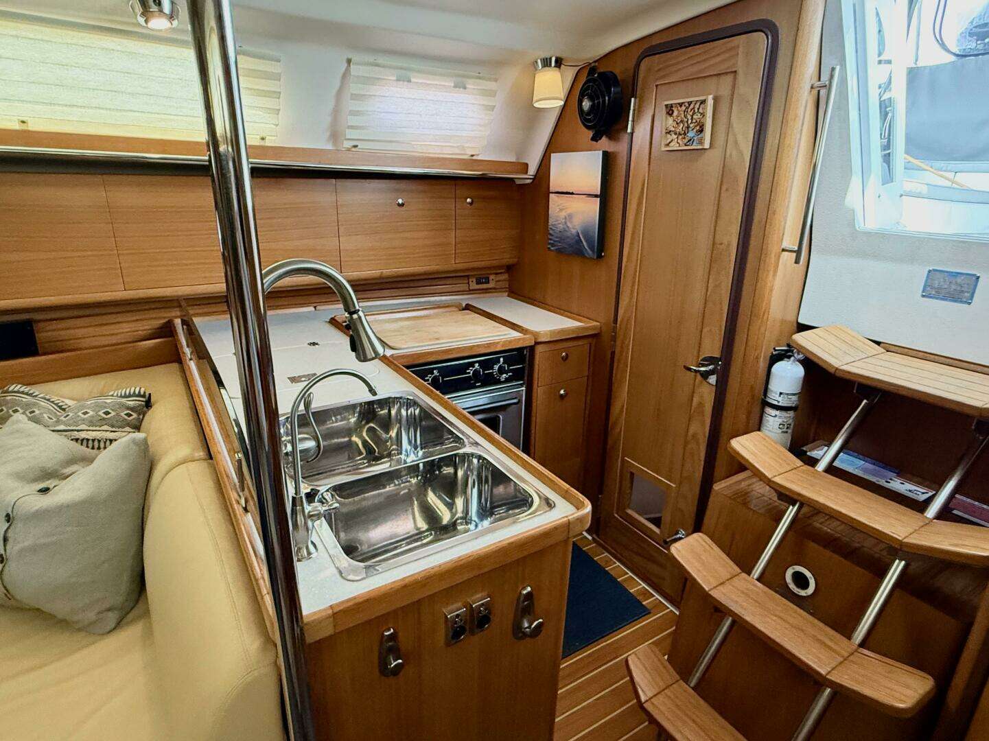 2011 Catalina 355 - Image 29