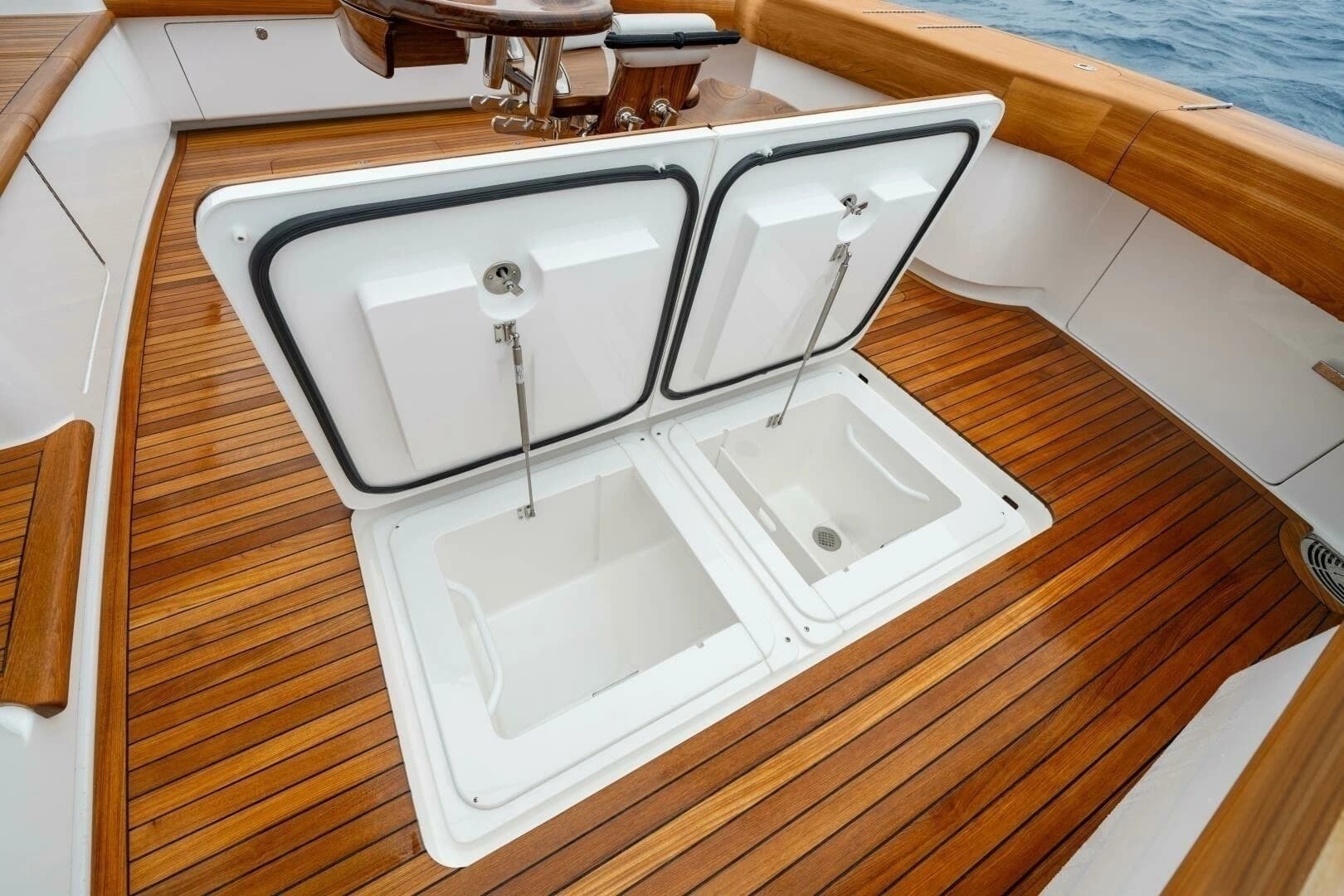 2027 Viking 74  Convertible - Image 32