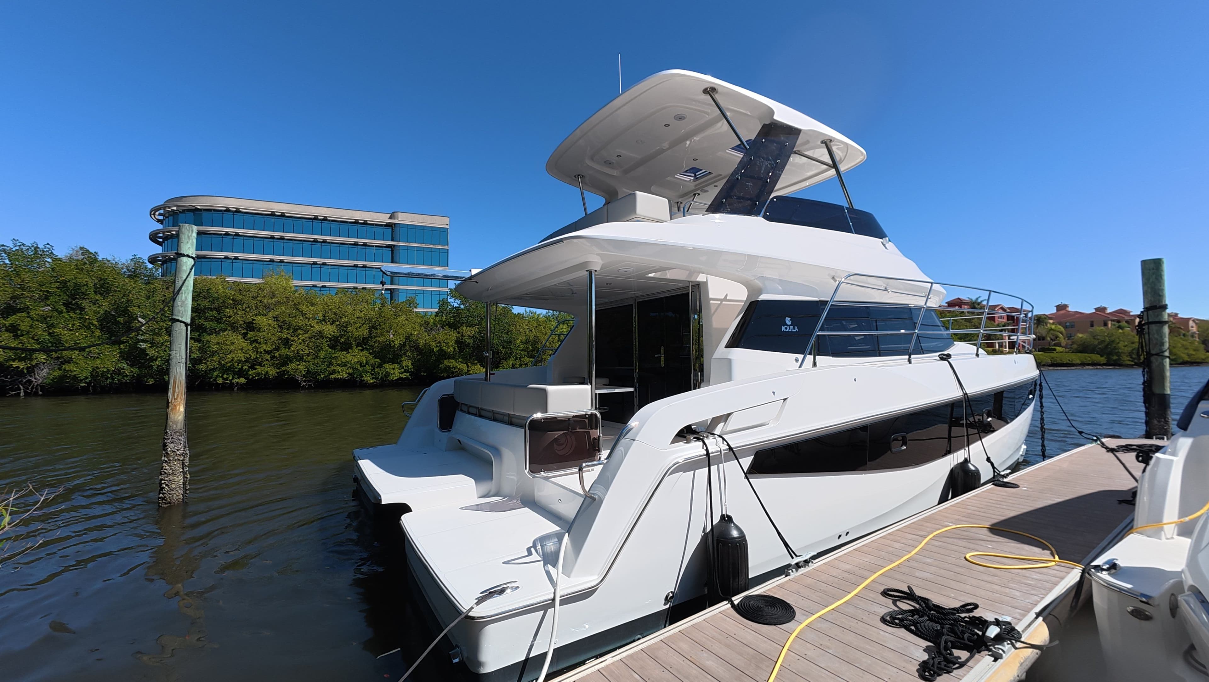 2025 Aquila 42 Yacht
