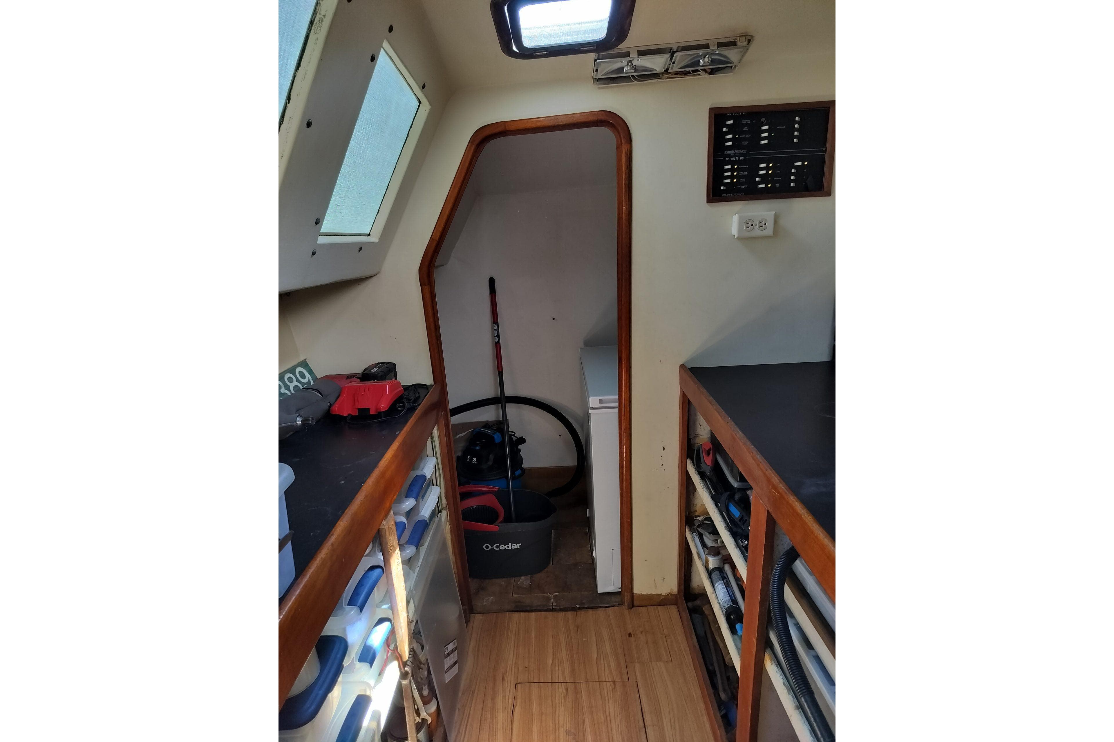 Interior of 2003 Custom Leopard Morrelli & Melvin 46 yacht, featuring storage and equipment.