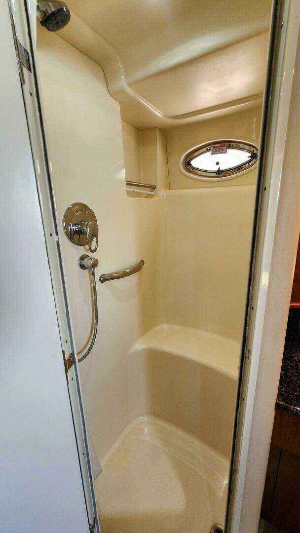 2004 Sea Ray 390 Motor Yacht - Image 57