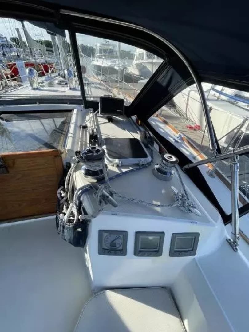 1990 Sabre 38 MK II - Image 5