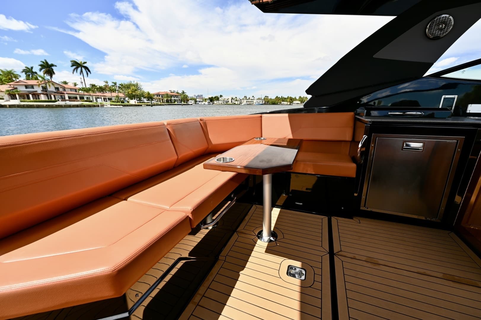 2022 Cruisers Yachts 38 GLS OB - Image 11