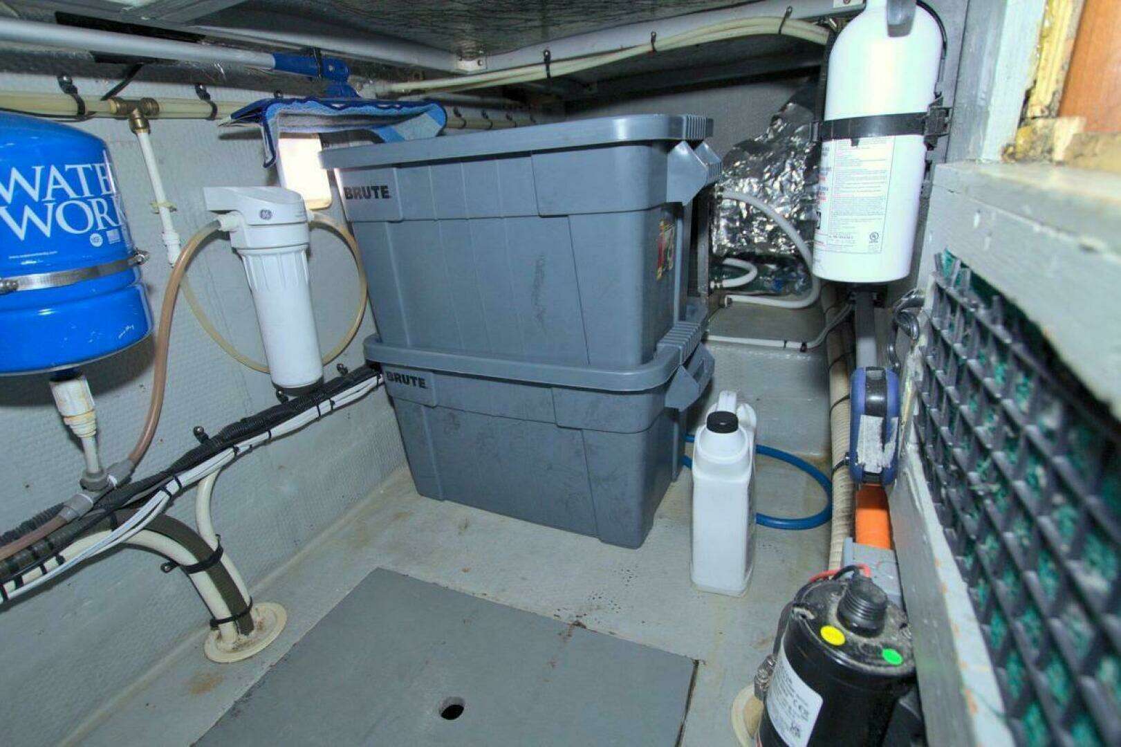 1998 Luhrs 36 Convertible - Image 53