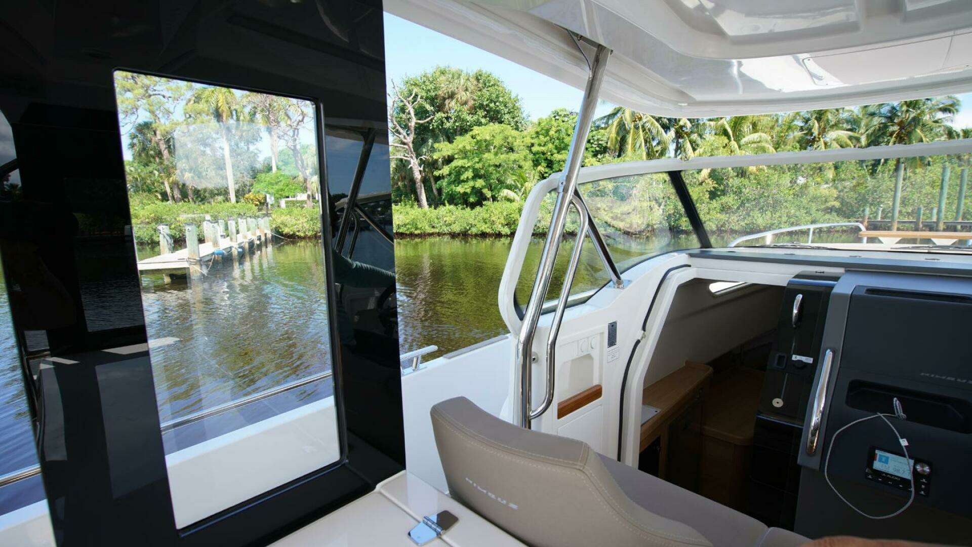 2025 Nimbus Tender 11 - Image 8