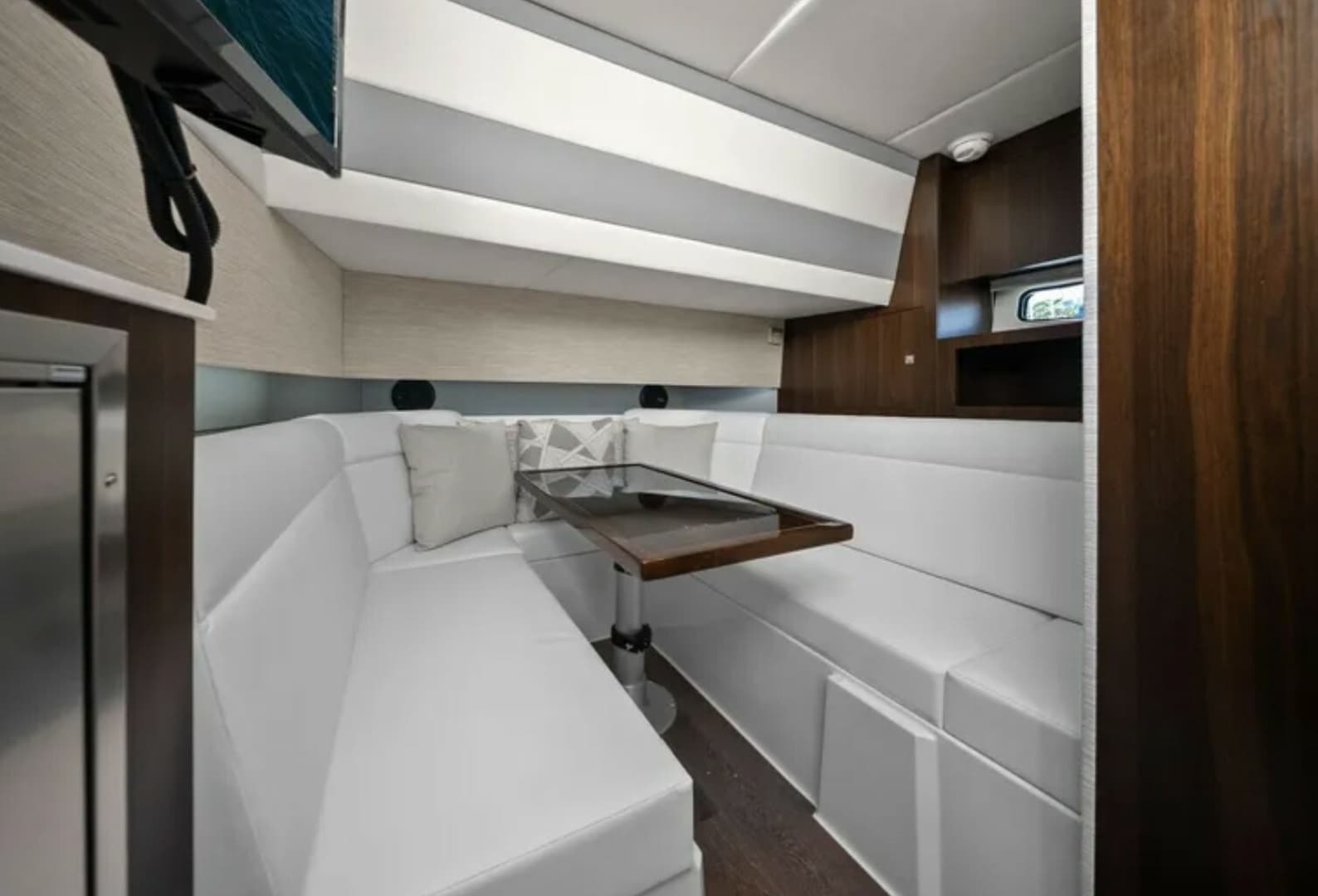 2024 Cruisers Yachts 42 GLS OB - Image 25