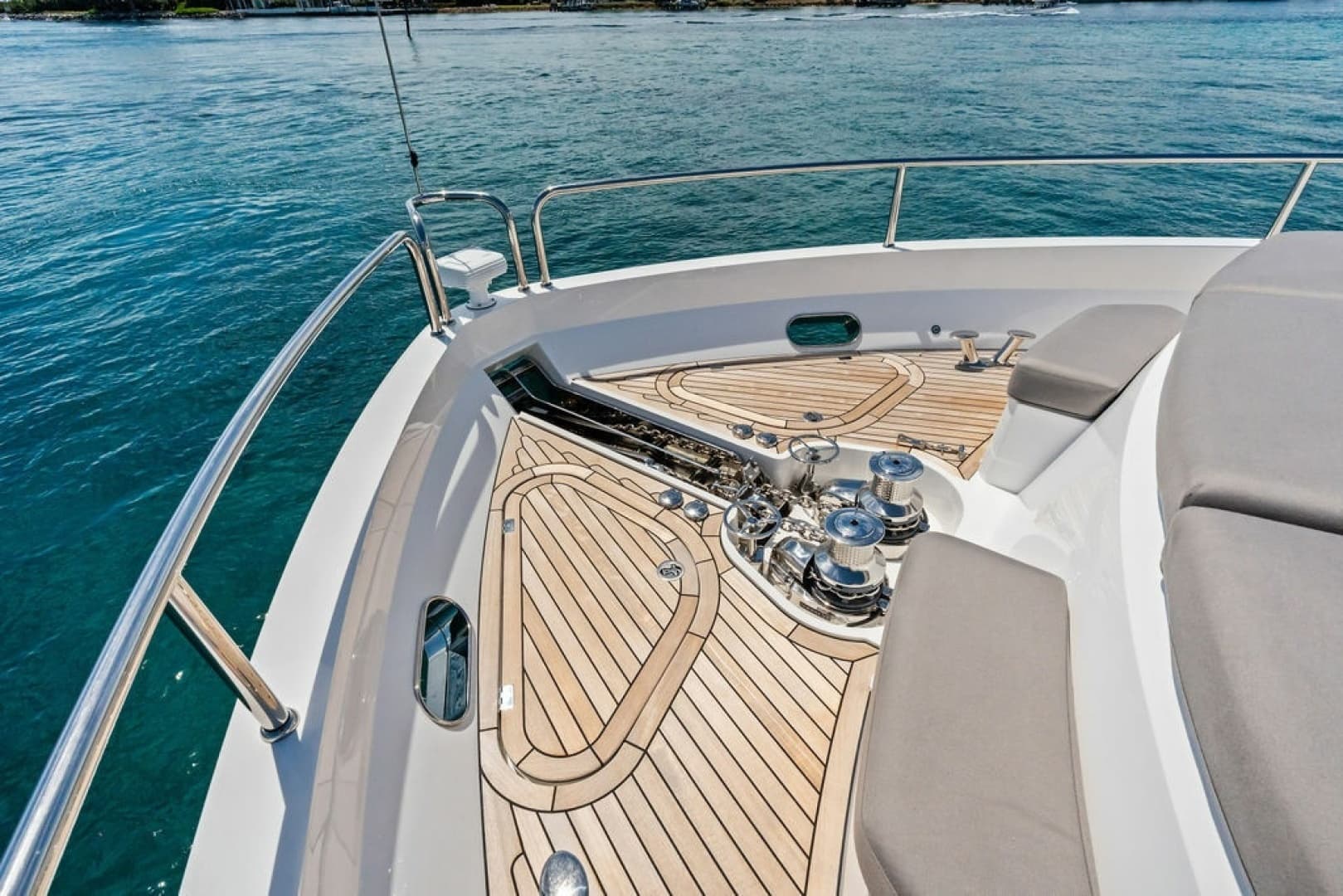 2026 Sunseeker 88 Yacht - Image 11
