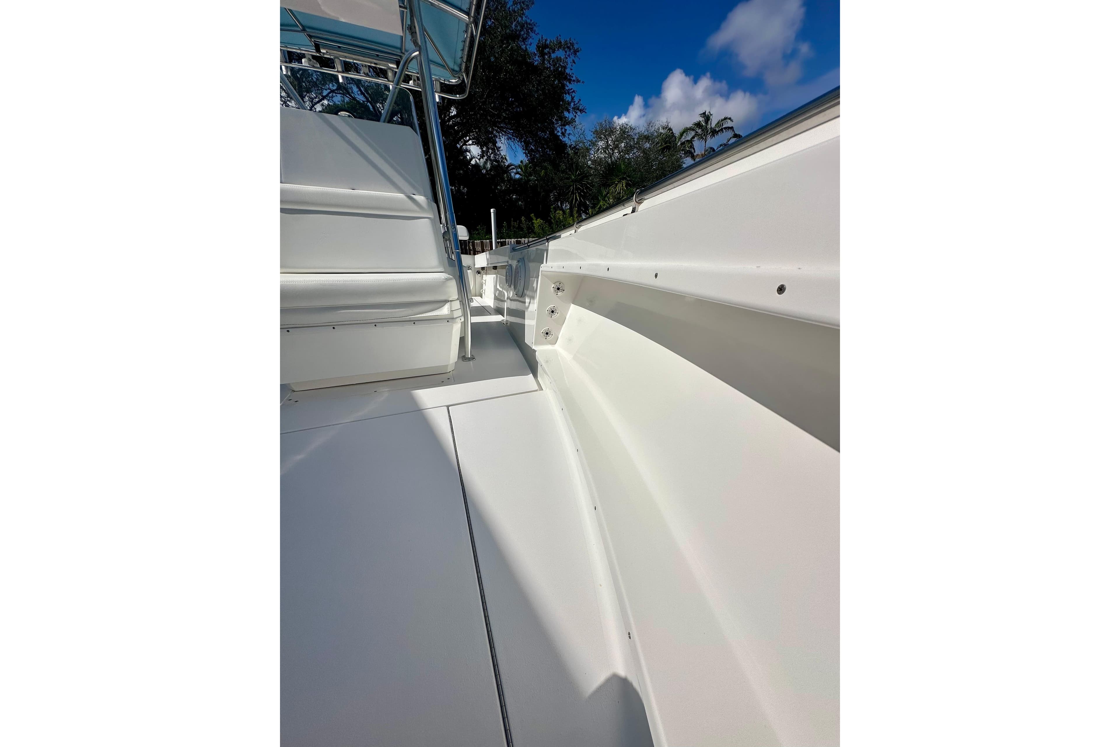 2001 Contender 23 Open boat deck, white finish, clear sky background.