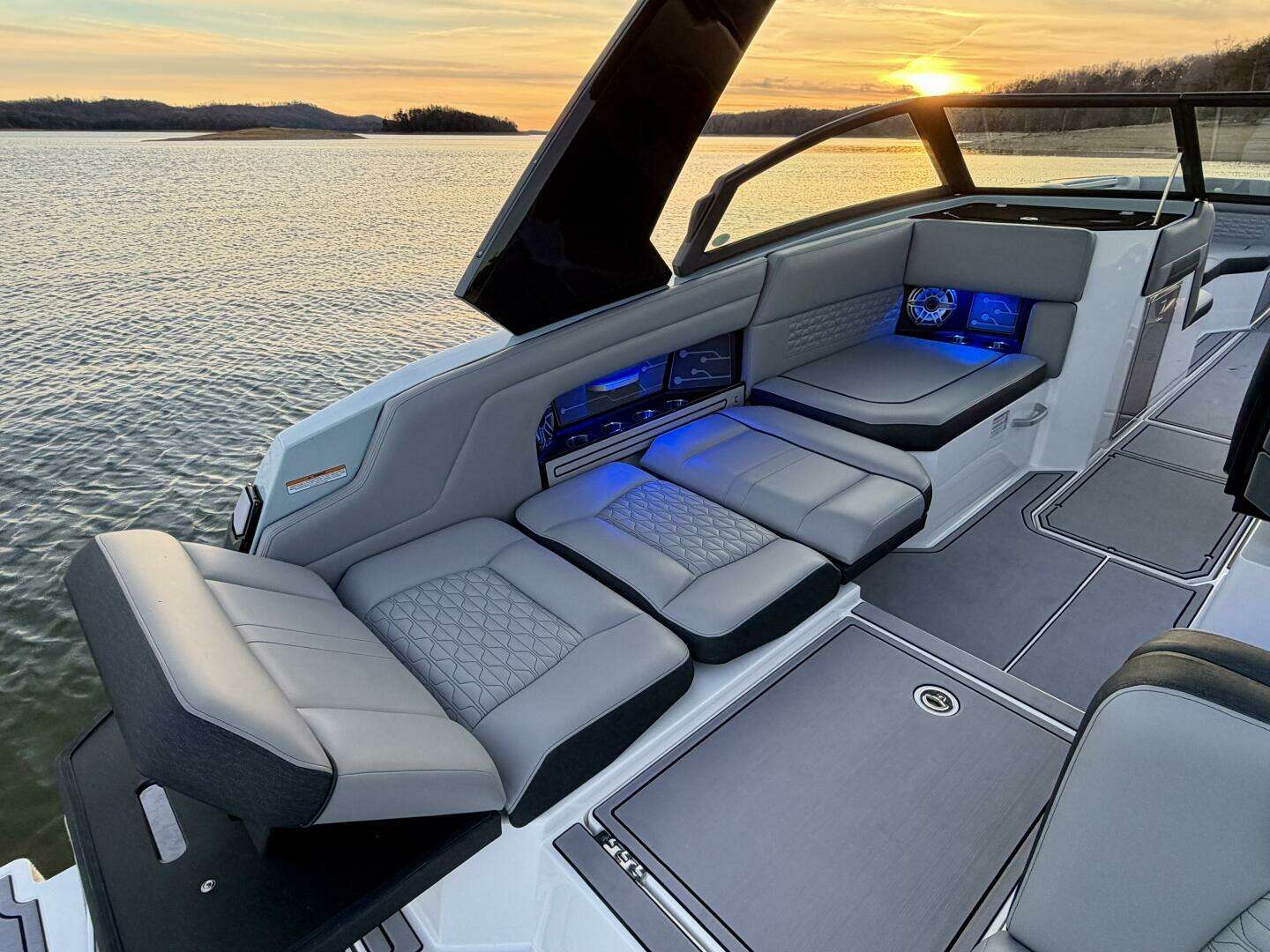2023 Correct Craft Ingenity 23EL2 Electric Boat - Image 83