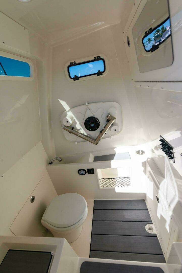 2025 Sailfish 312 Center Console - Image 5