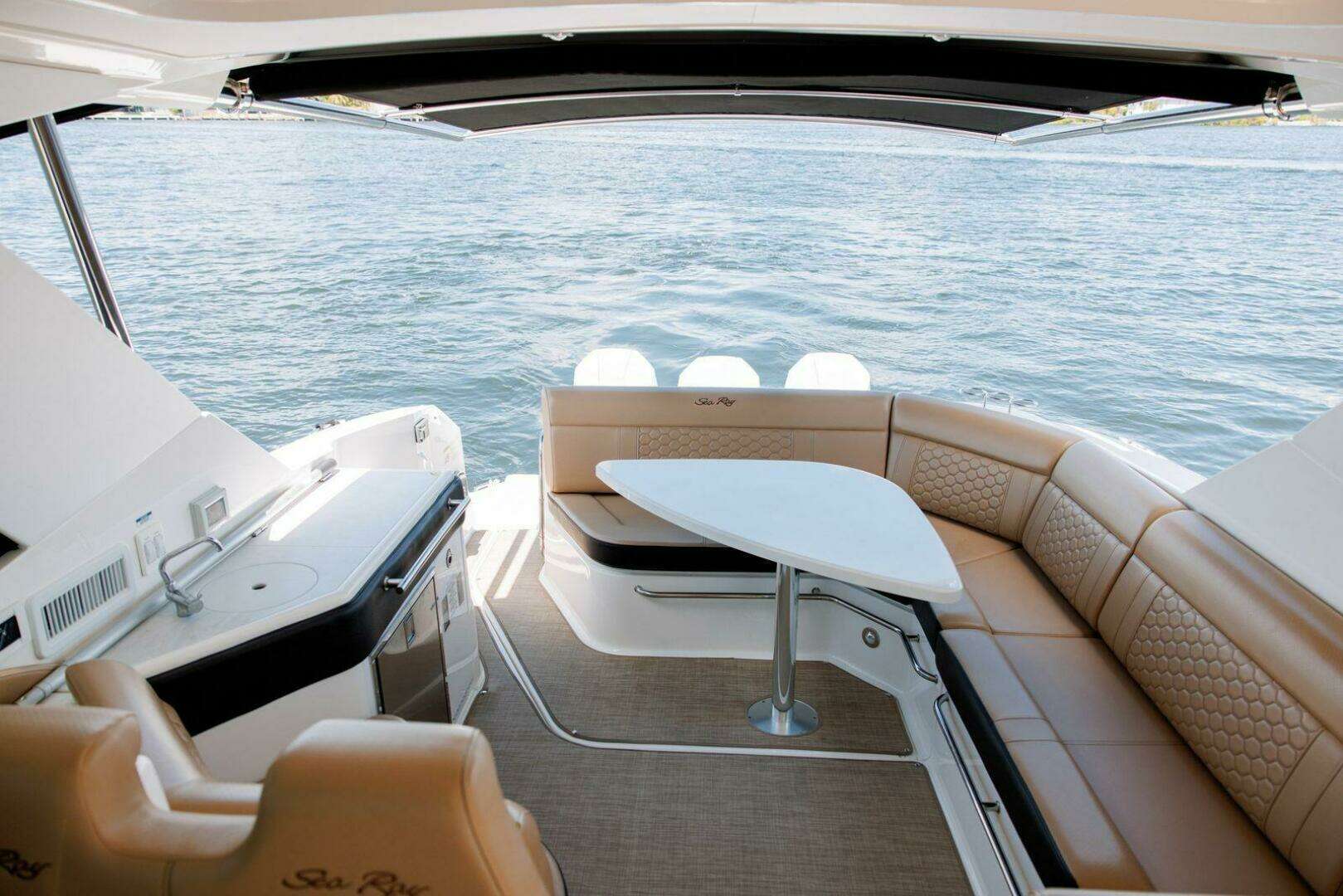 2022 Sea Ray 320 Sundancer OB - Image 8