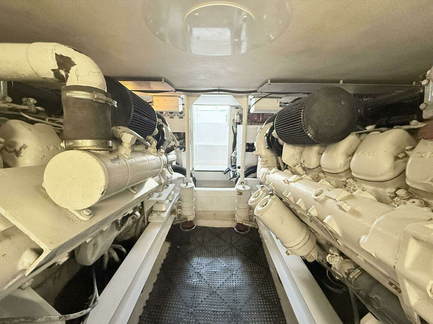 1992 Viking 50 Convertible - Image 35