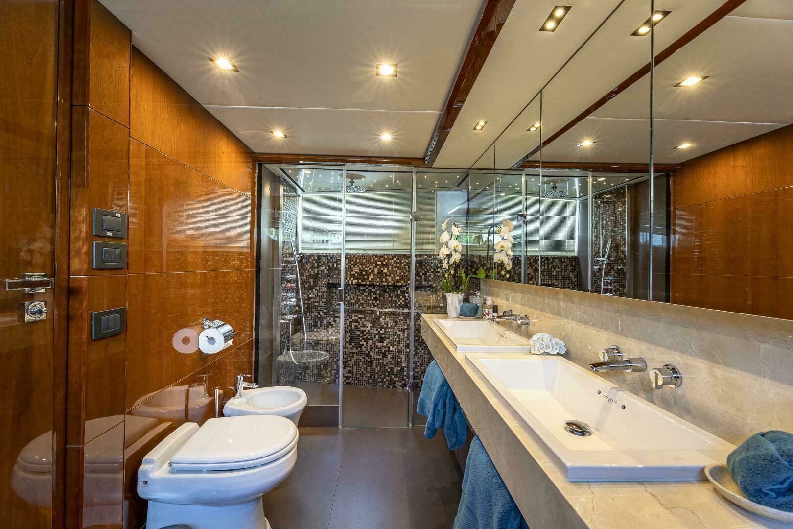 2012 Princess 32M - Image 24