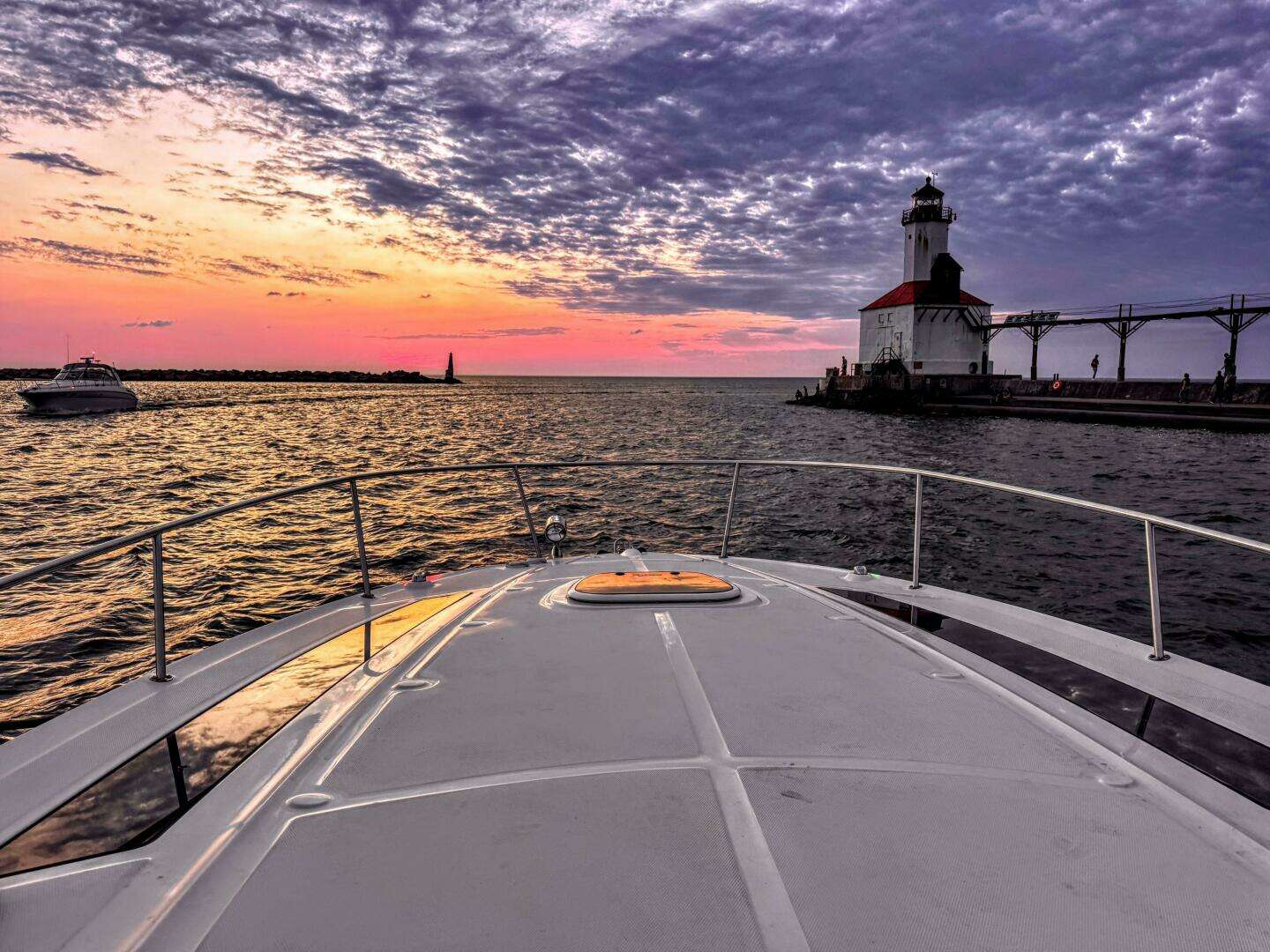 2019 Sea Ray 350 Sundancer - Image 16