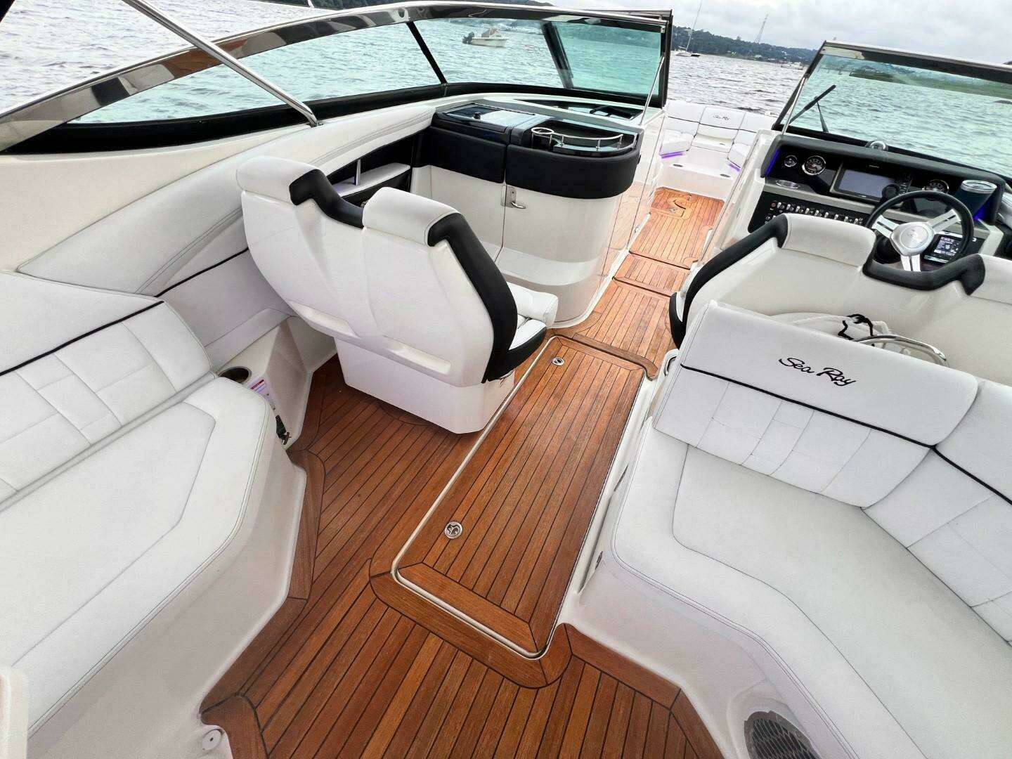 2014 Sea Ray SLX 350 - Image 11