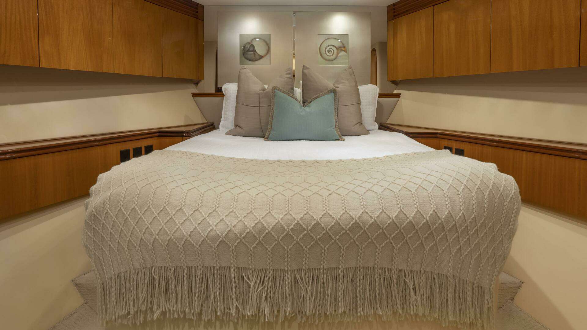2007 Hatteras 80 - Image 56