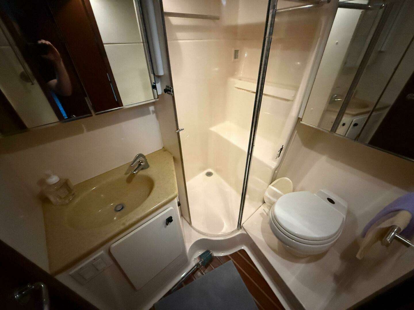 2002 Tiara Yachts 4000 Express - Image 16