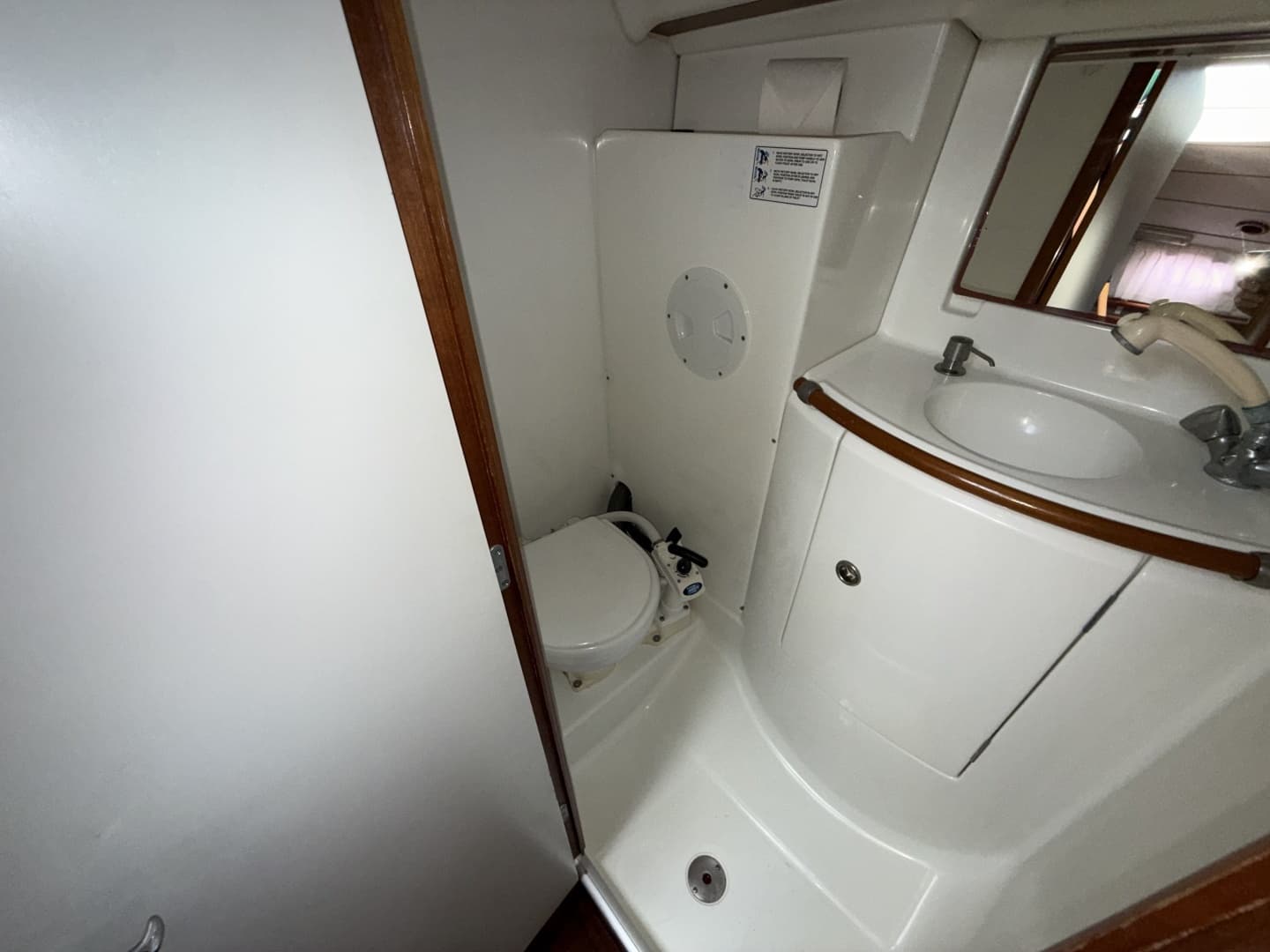 1998 Beneteau 411 - Image 18