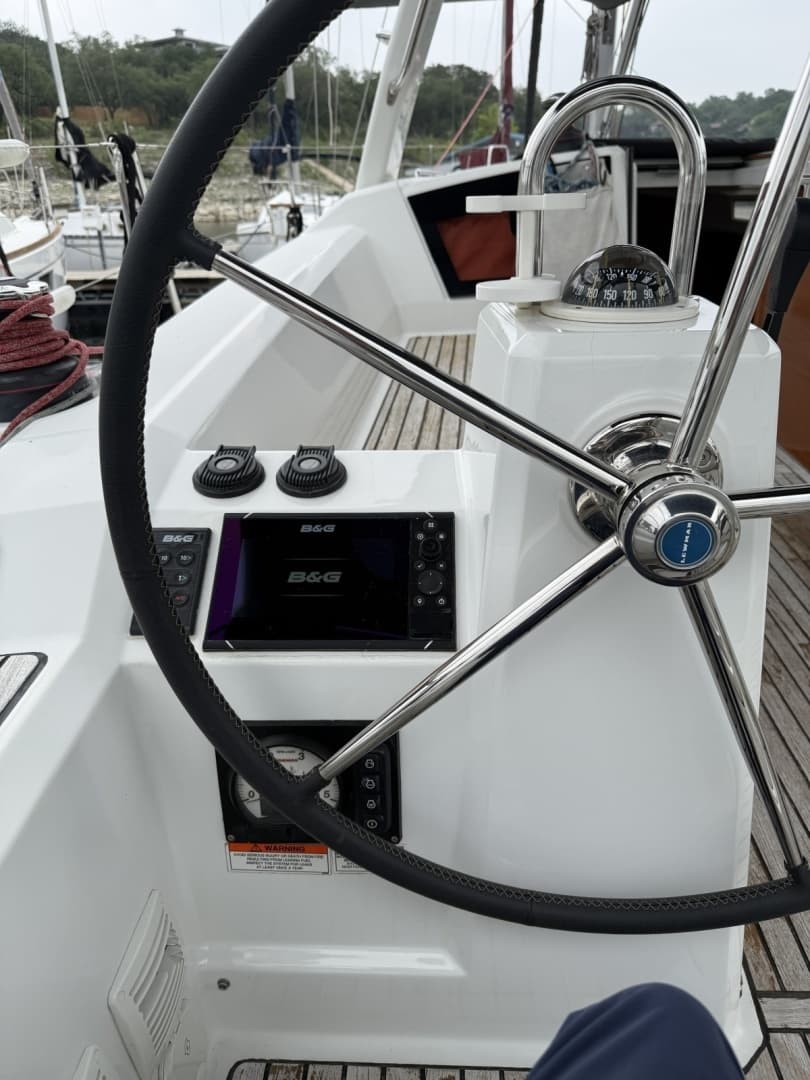 2016 Beneteau Oceanis - Image 23