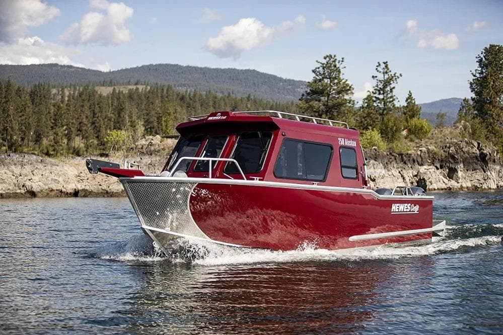 2027 Hewescraft 270 Alaskan ET Hardtop boat cruising on a scenic lake.